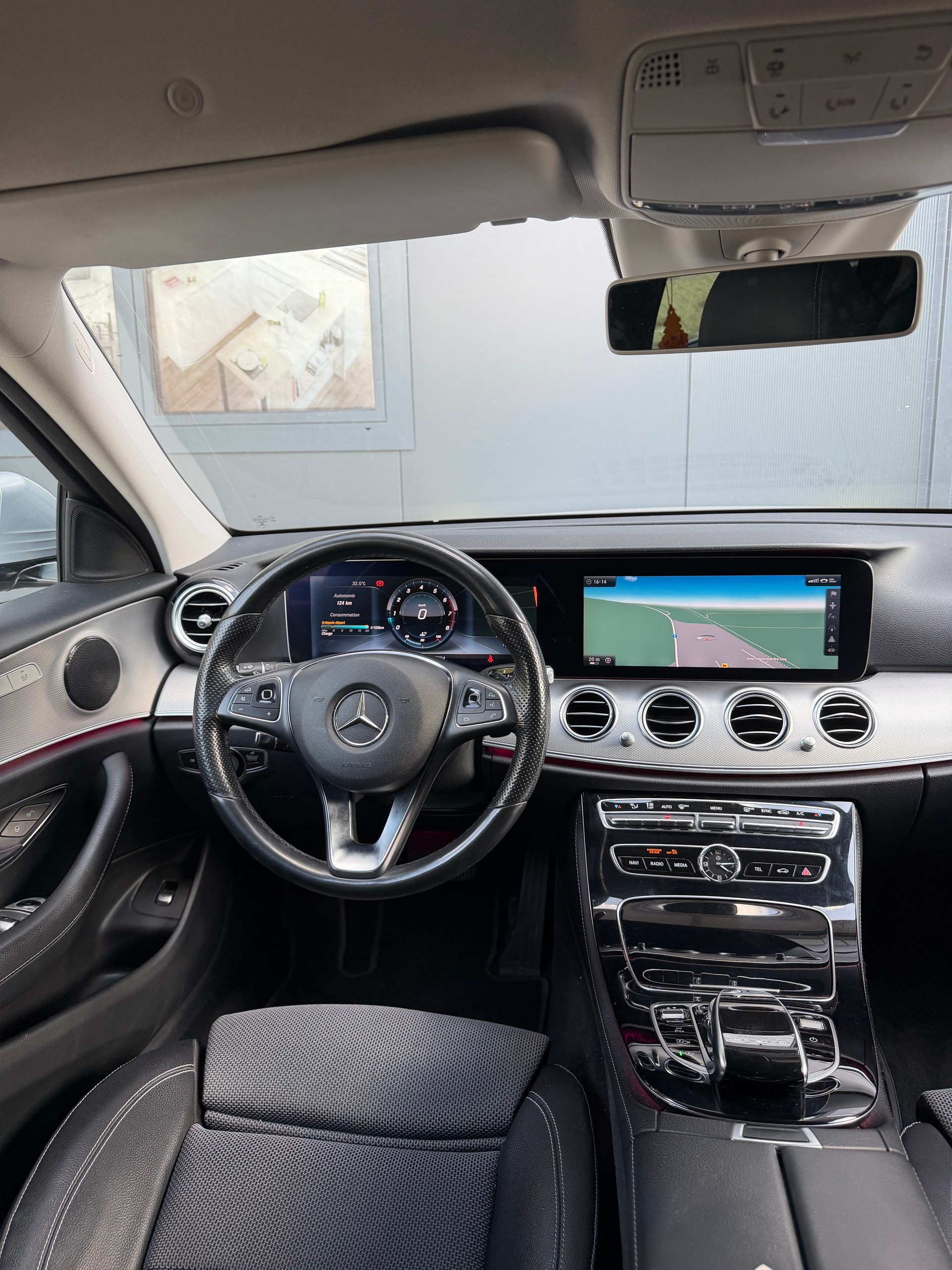 MERCEDES-BENZ E 200 4Matic 9G-Tronic-image-8