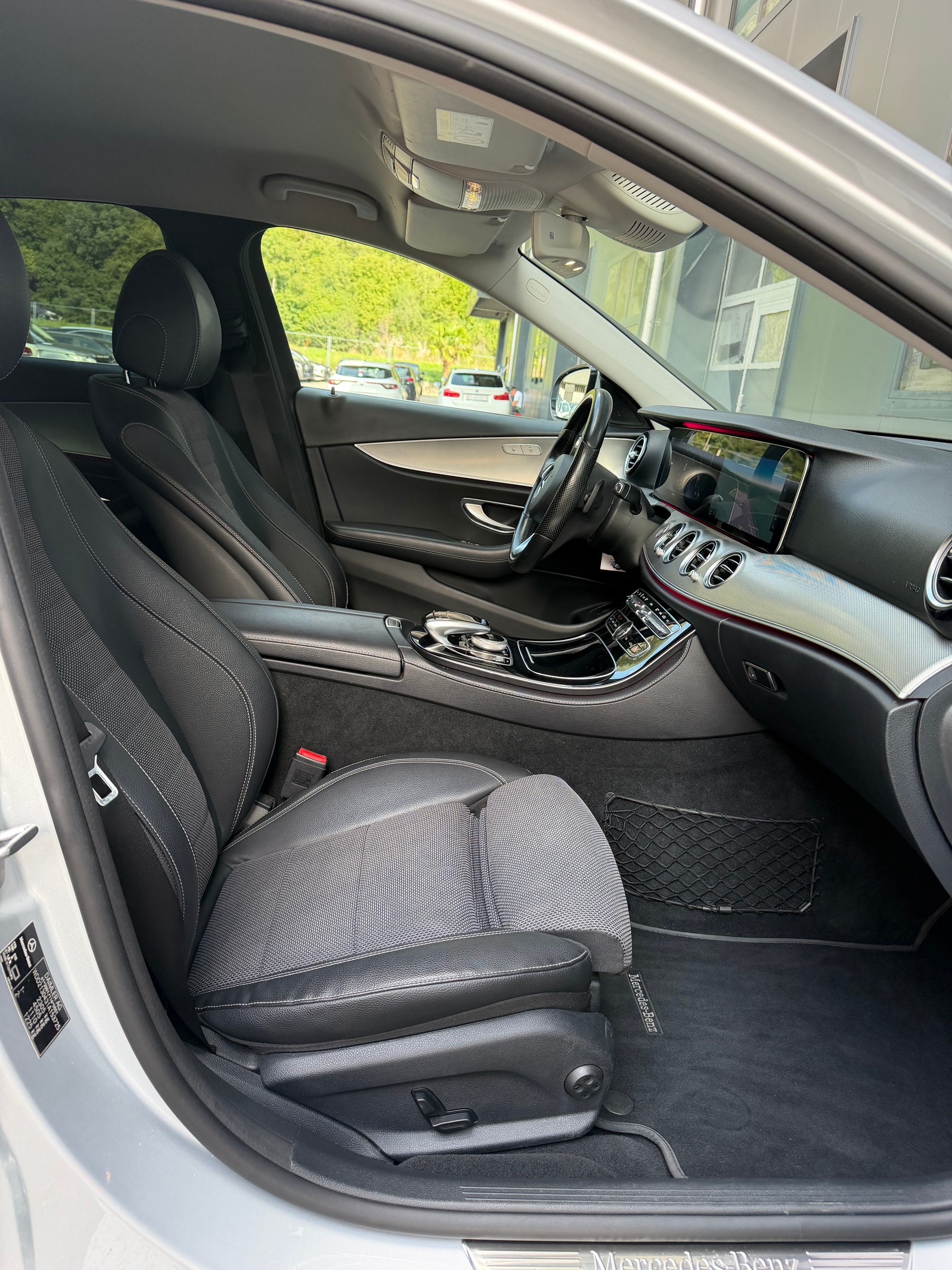 MERCEDES-BENZ E 200 4Matic 9G-Tronic-image-9