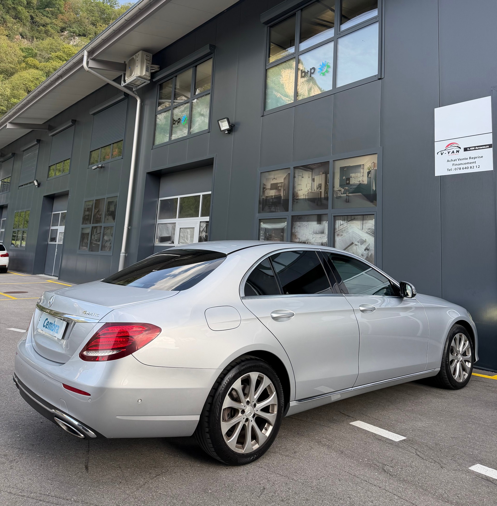 MERCEDES-BENZ E 200 4Matic 9G-Tronic-image-4