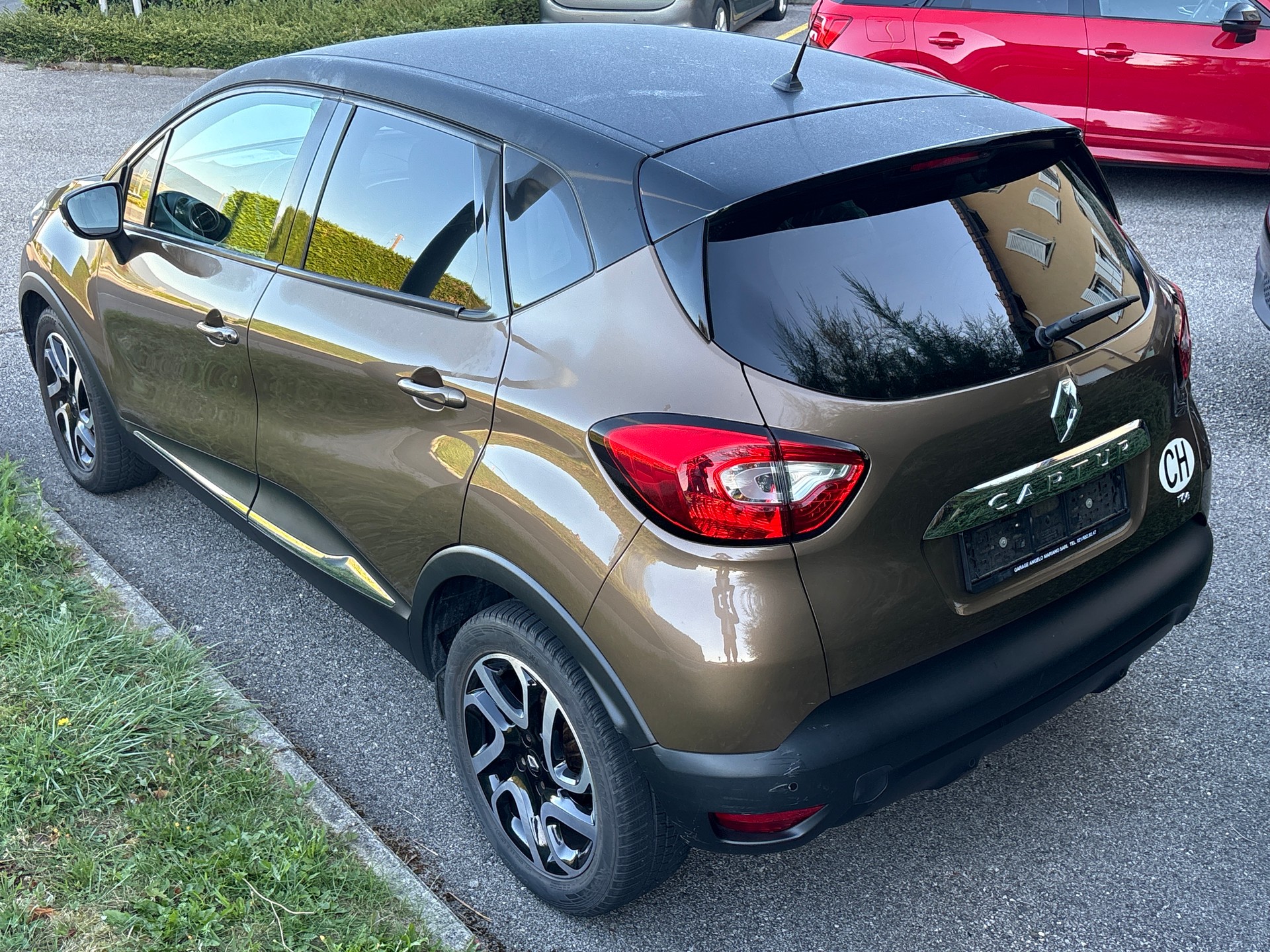 RENAULT Captur 1.2 T 16V Iconic EDC-image-3
