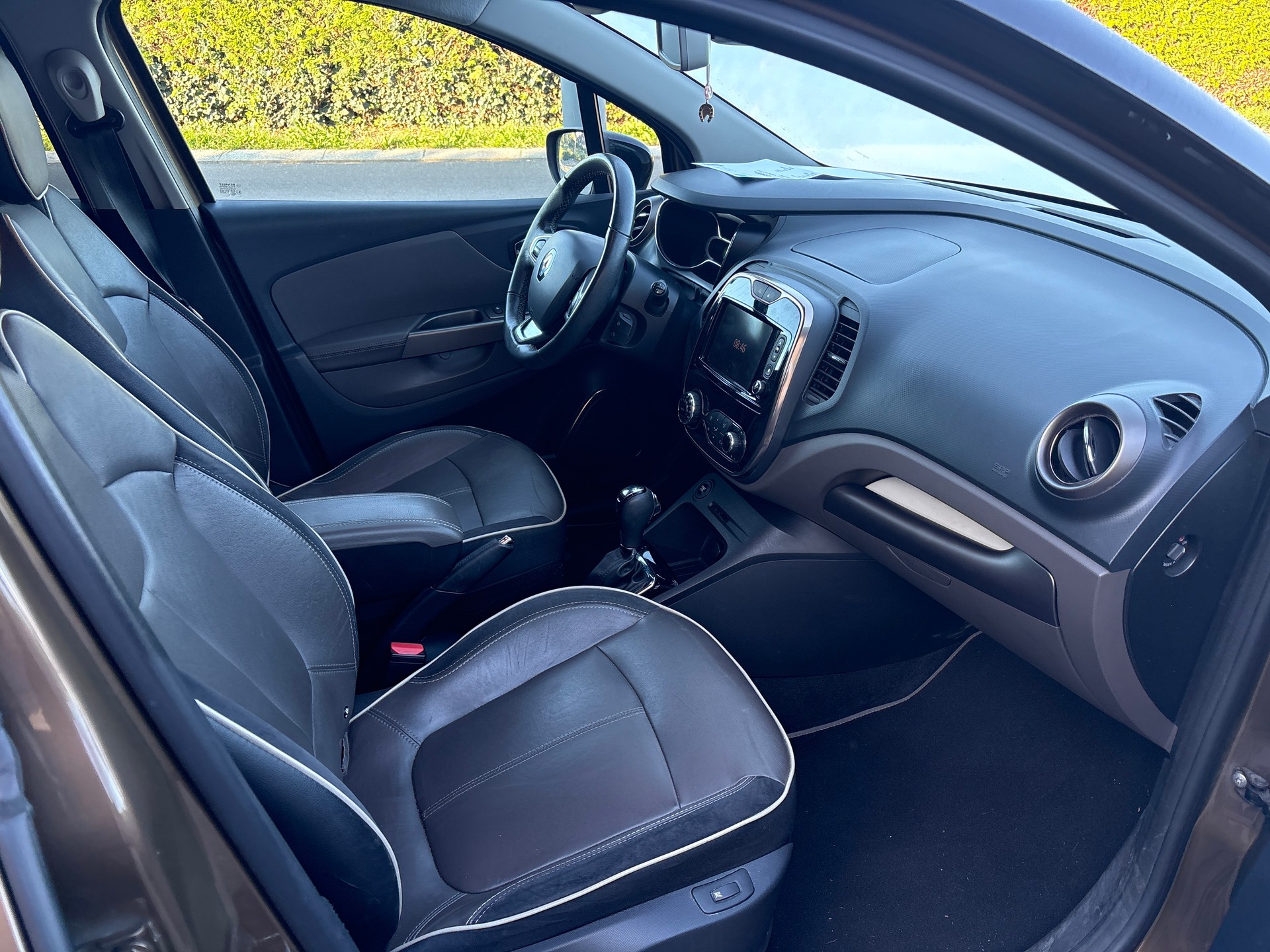 RENAULT Captur 1.2 T 16V Iconic EDC-image-6