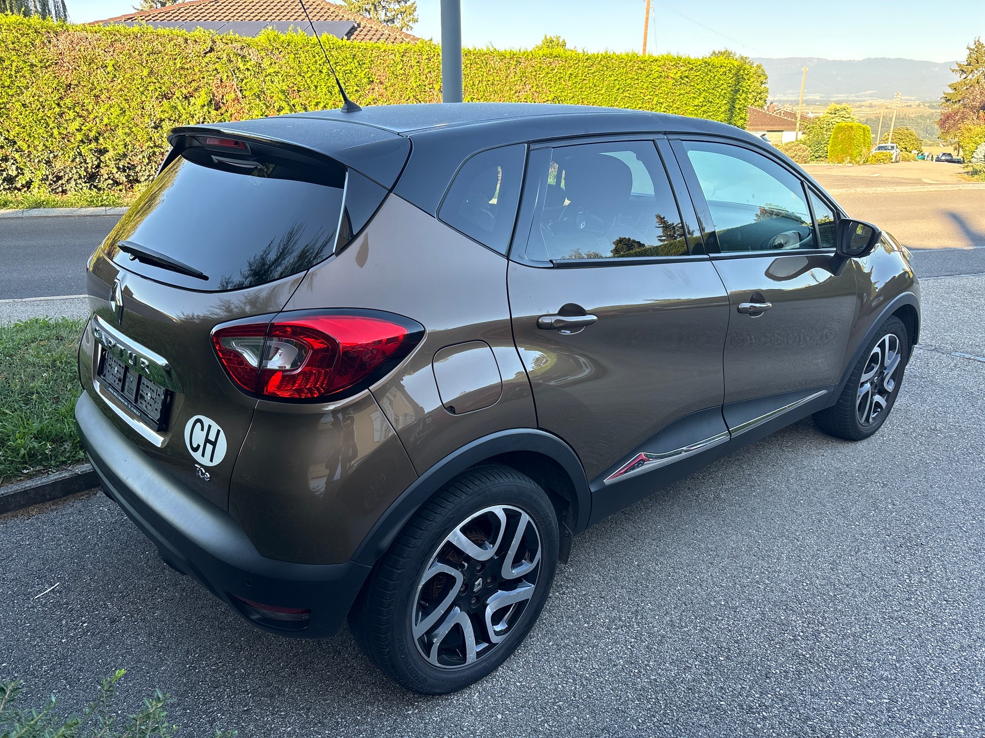 RENAULT Captur 1.2 T 16V Iconic EDC-image-2