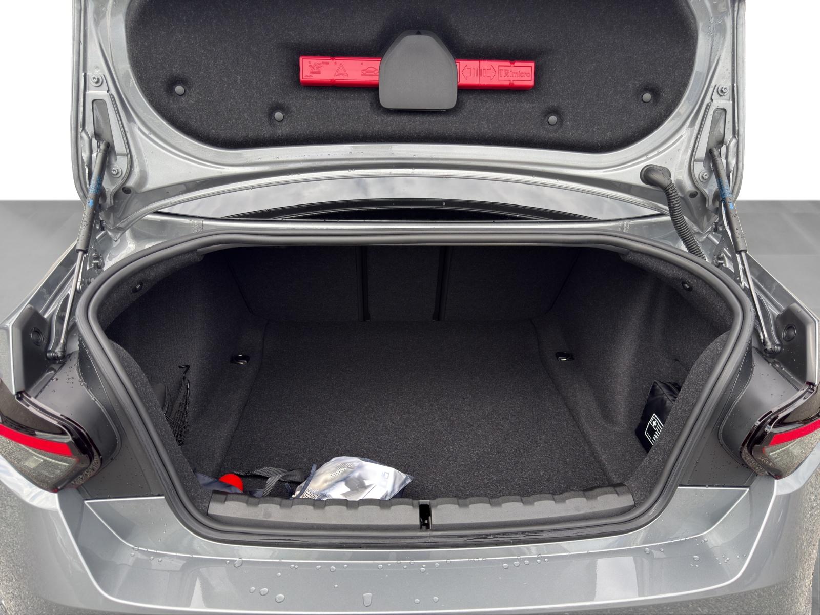 BMW M240i xDrive Coupé M Sport Pro-image-16