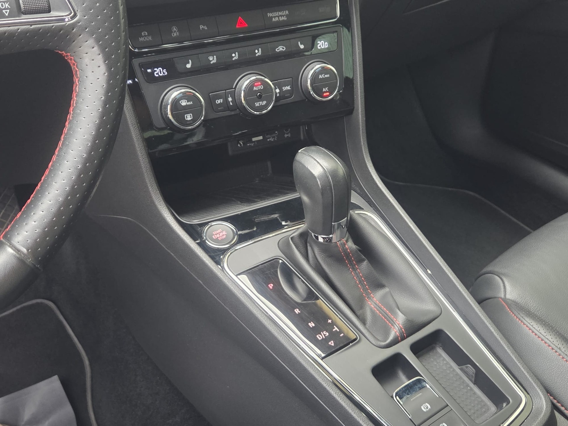 SEAT Leon ST 1.5 TSI EVO ACT SWISS FR DSG ** Frish MFK ** Expertise du jour **-image-9