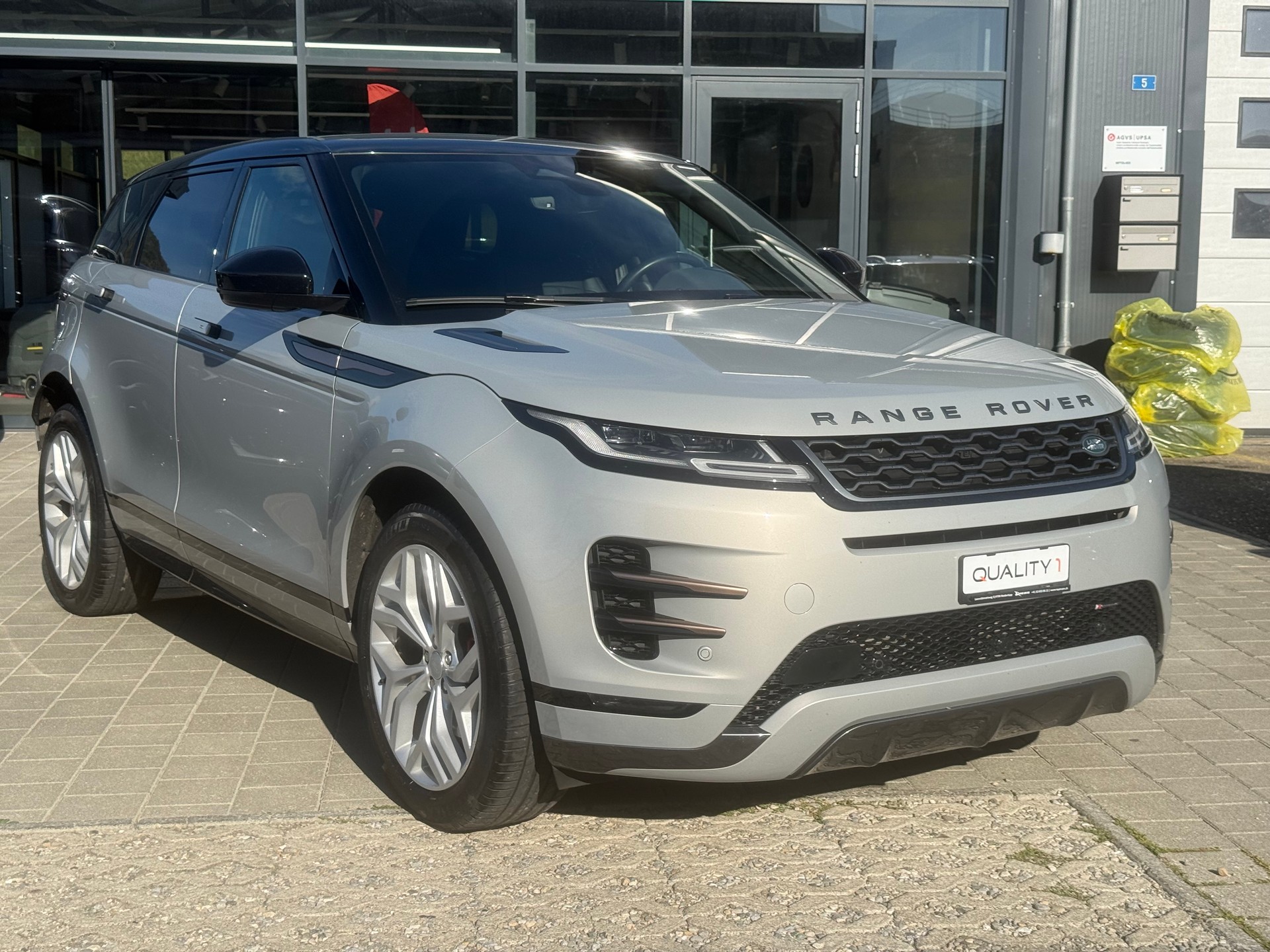 LAND ROVER Range Rover Evoque P 300e SE AT8-image-6
