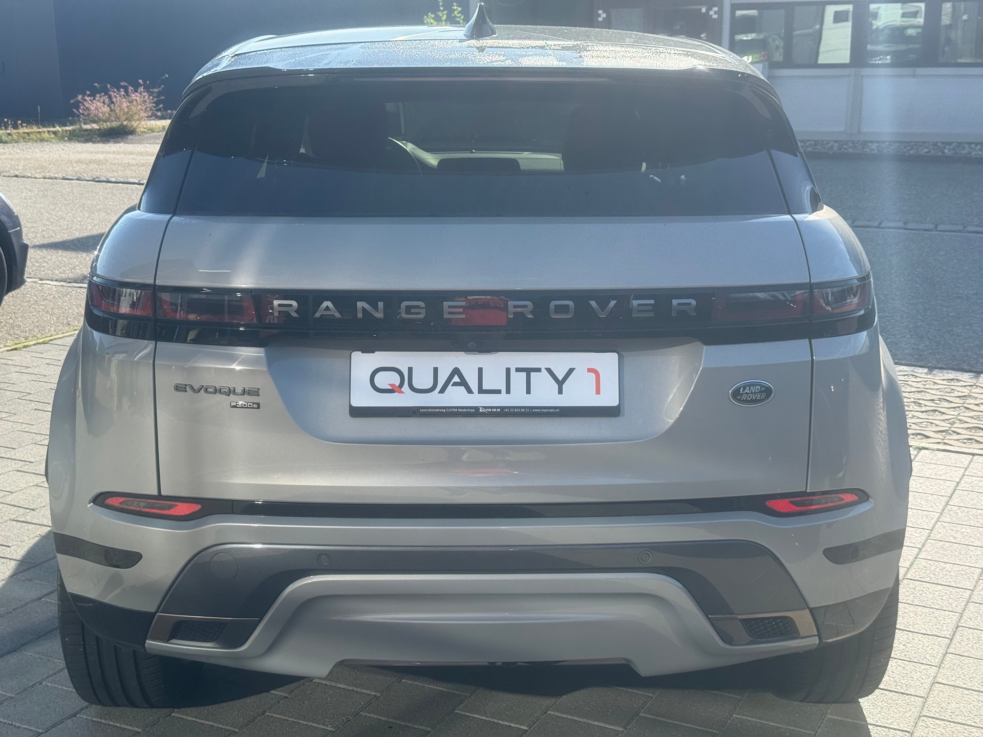 LAND ROVER Range Rover Evoque P 300e SE AT8-image-11