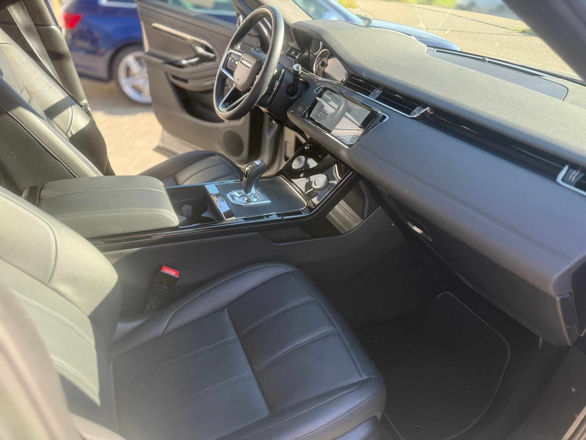 LAND ROVER Range Rover Evoque P 300e SE AT8-image-26