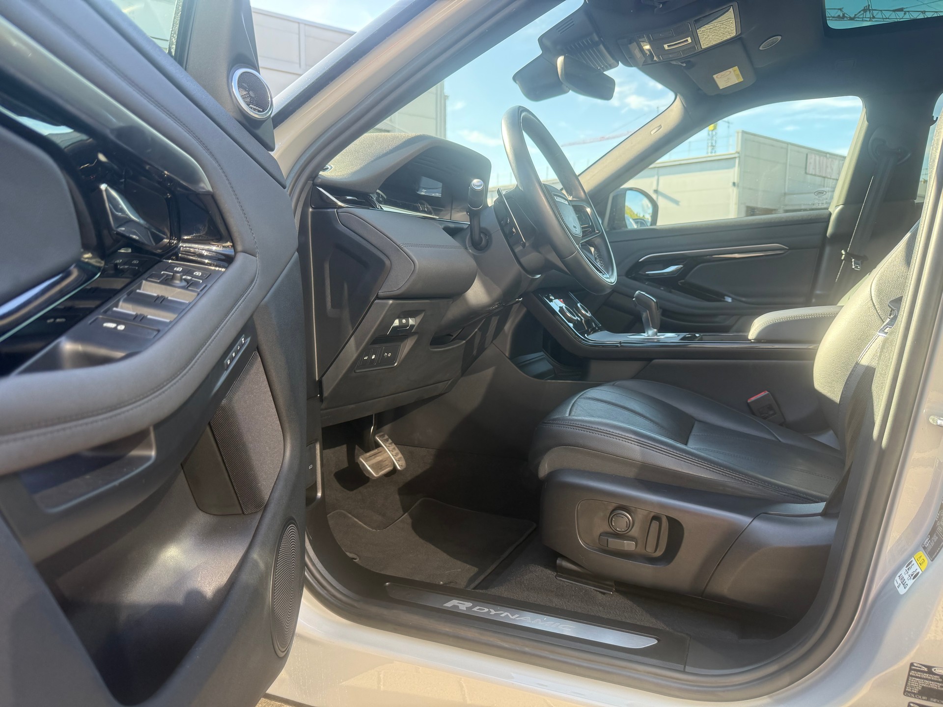 LAND ROVER Range Rover Evoque P 300e SE AT8-image-20