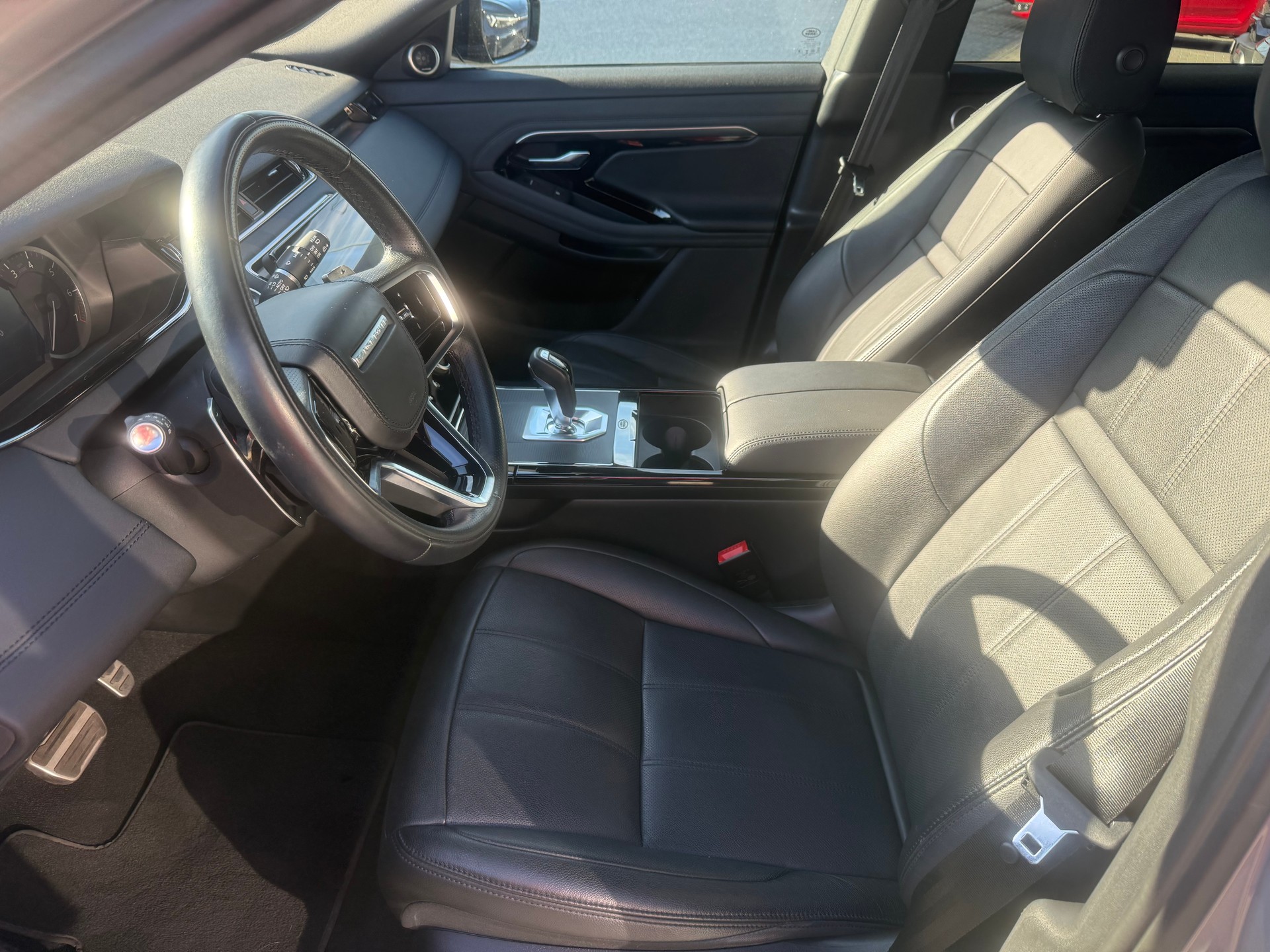 LAND ROVER Range Rover Evoque P 300e SE AT8-image-30