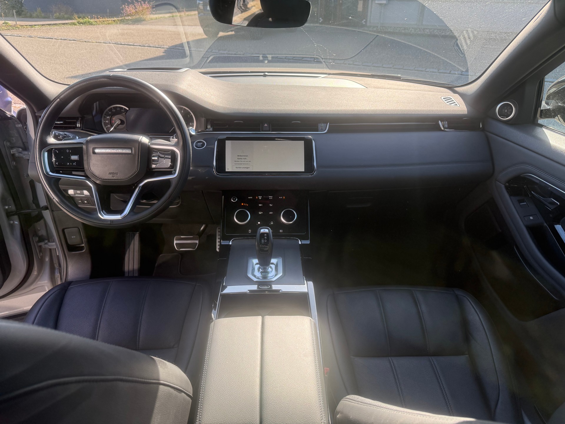 LAND ROVER Range Rover Evoque P 300e SE AT8-image-25