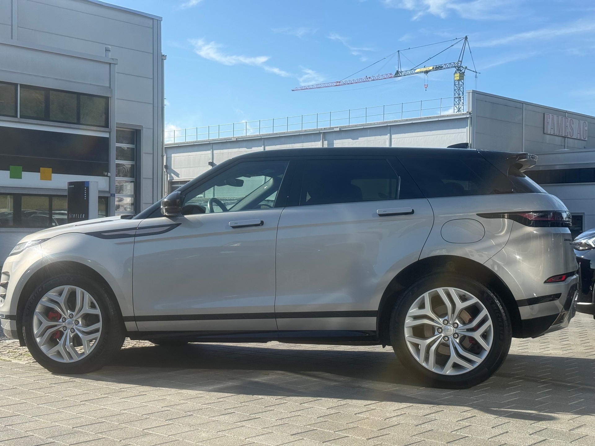 LAND ROVER Range Rover Evoque P 300e SE AT8-image-17