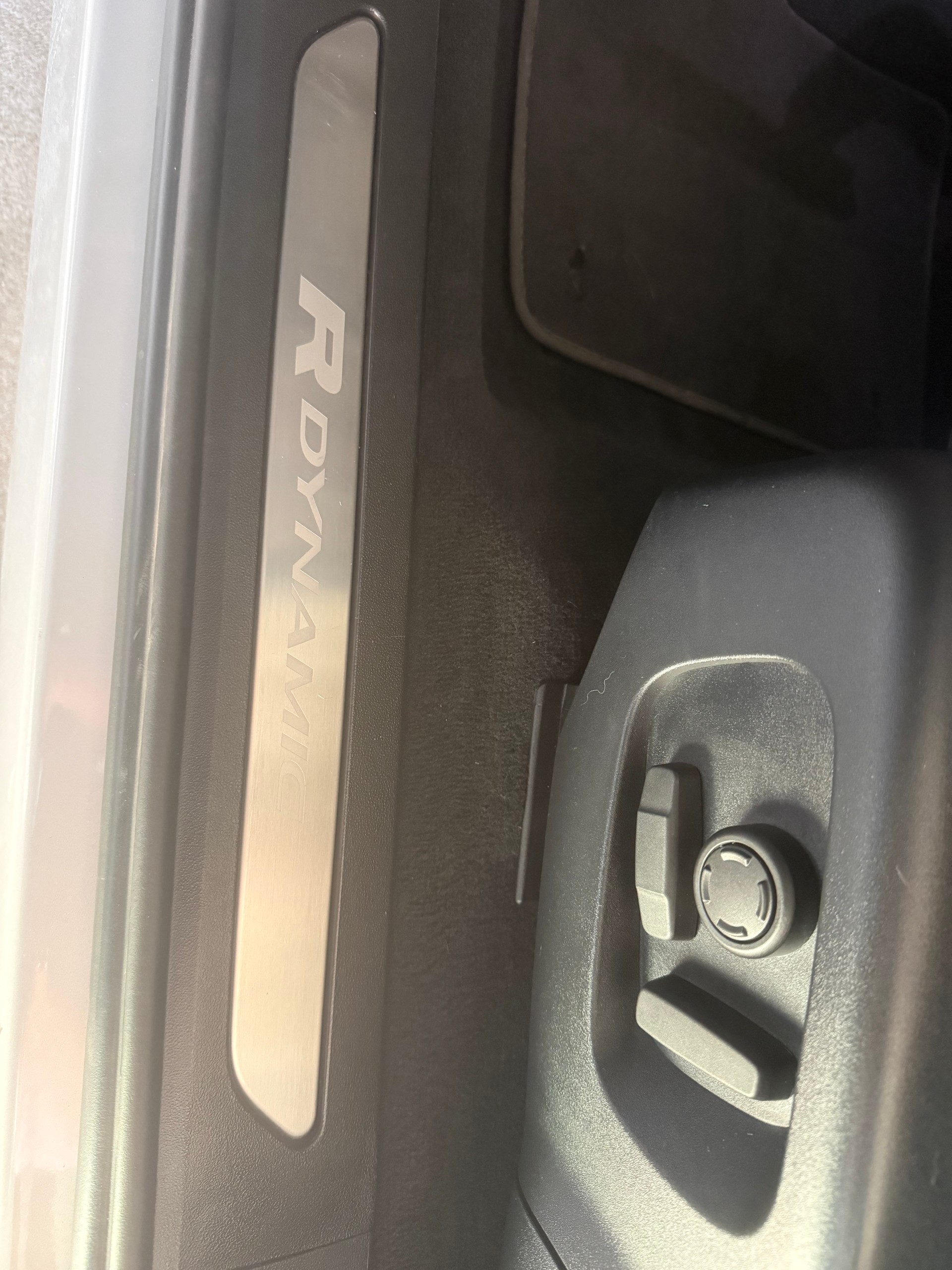 LAND ROVER Range Rover Evoque P 300e SE AT8-image-22