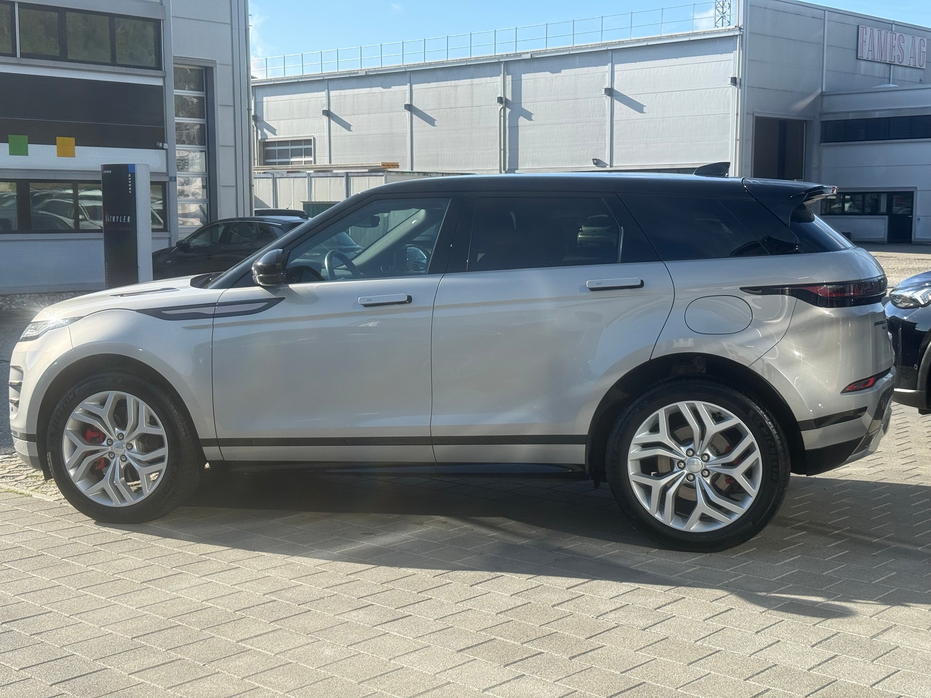 LAND ROVER Range Rover Evoque P 300e SE AT8-image-16