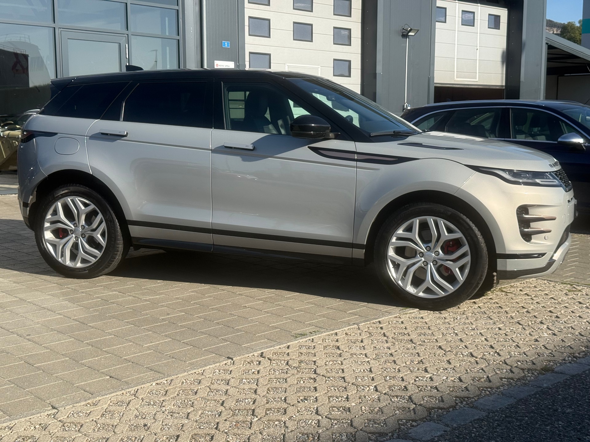 LAND ROVER Range Rover Evoque P 300e SE AT8-image-8