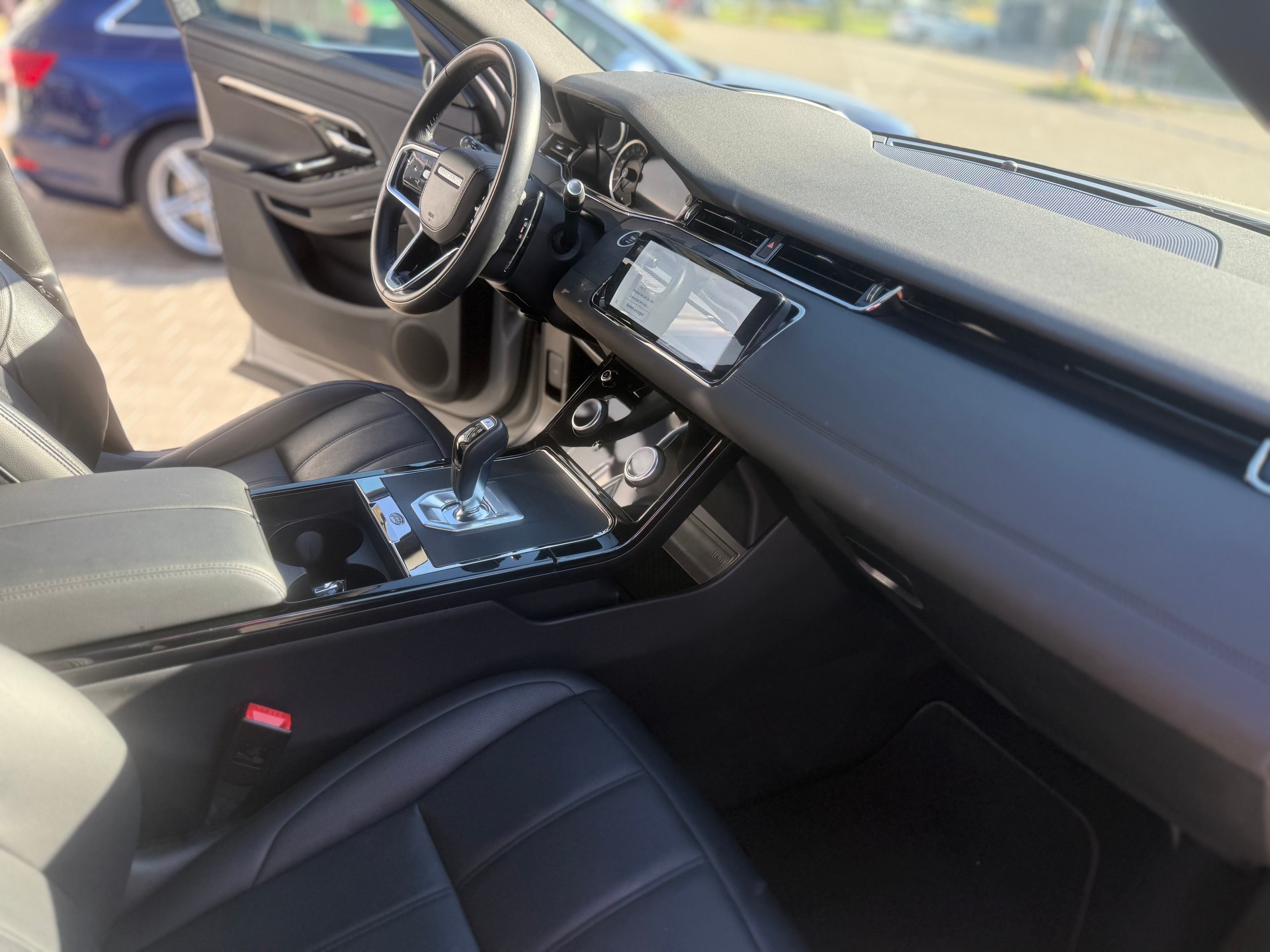 LAND ROVER Range Rover Evoque P 300e SE AT8-image-29