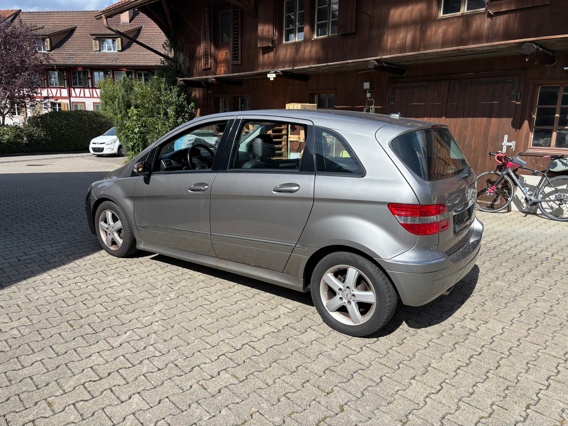 MERCEDES-BENZ B 200 CDI-image-3