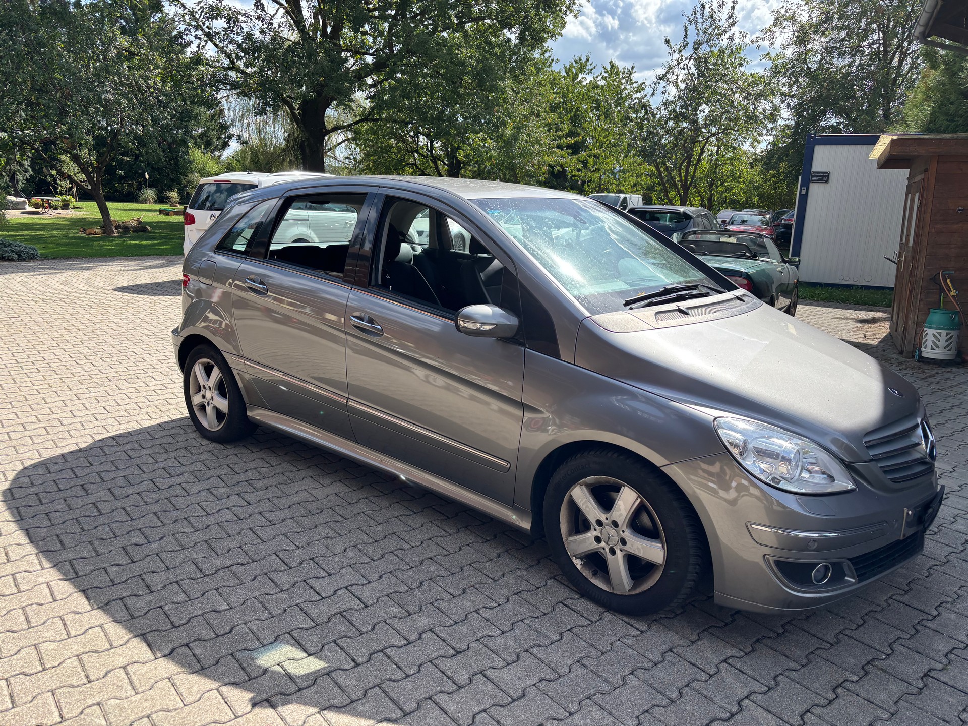 MERCEDES-BENZ B 200 CDI-image-1