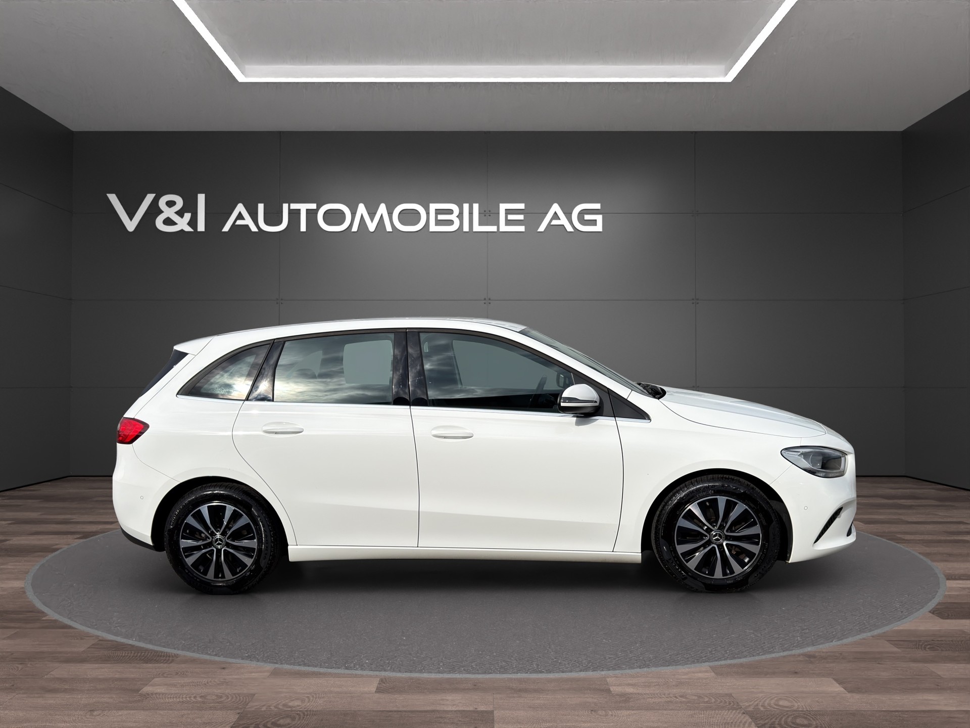 MERCEDES-BENZ B 180 SE Line 7G-DCT-image-7