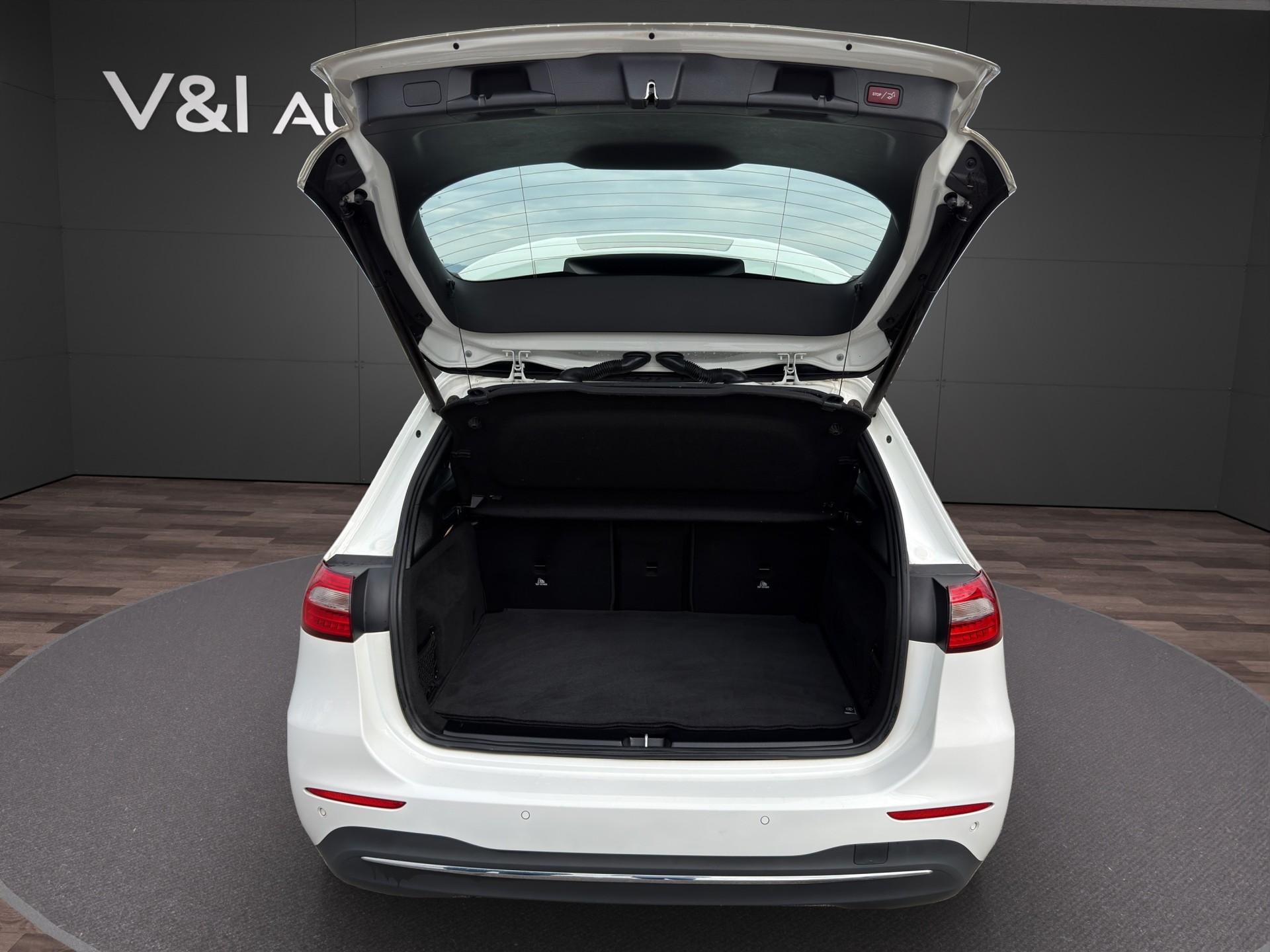 MERCEDES-BENZ B 180 SE Line 7G-DCT-image-22