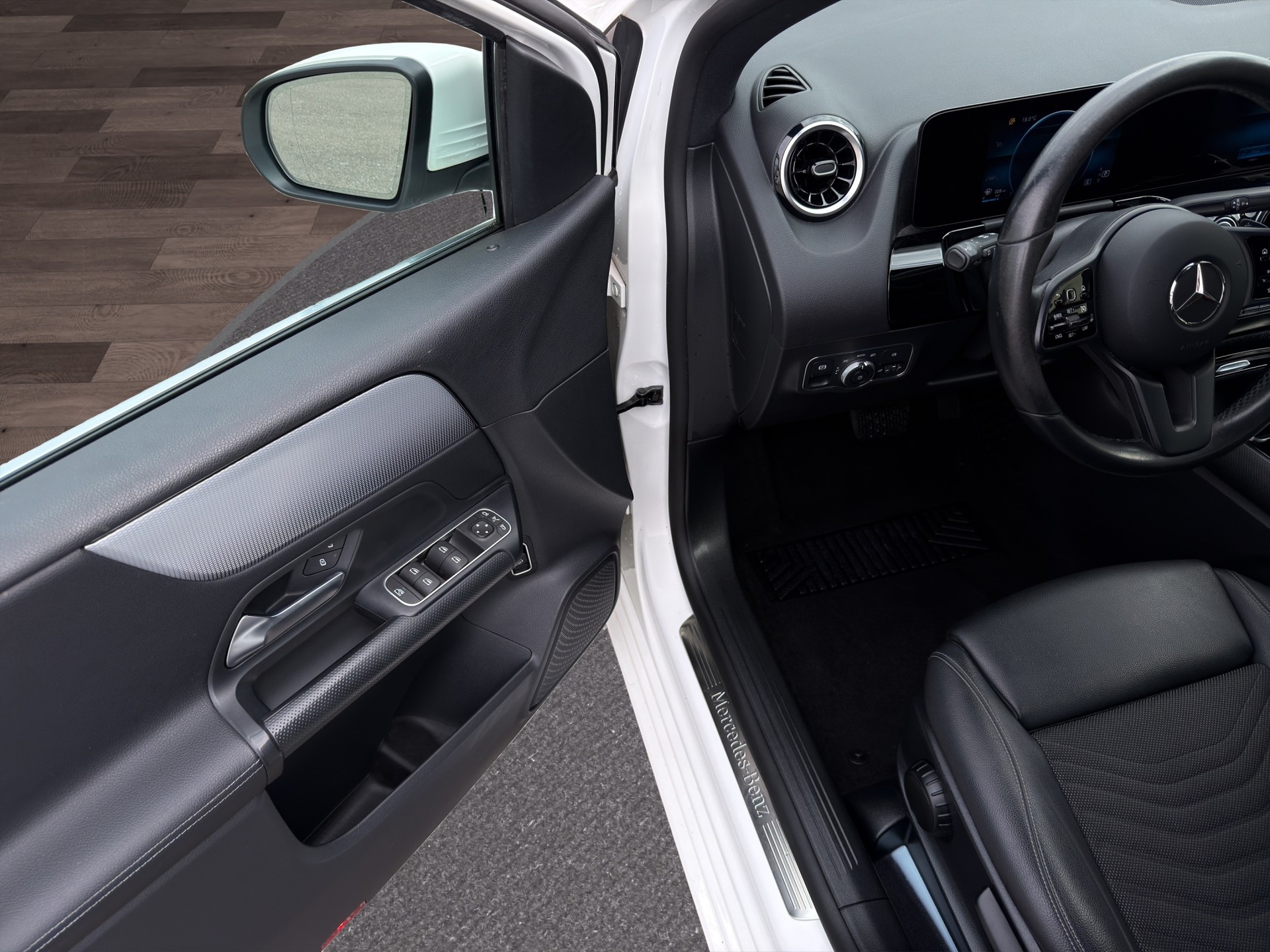MERCEDES-BENZ B 180 SE Line 7G-DCT-image-19