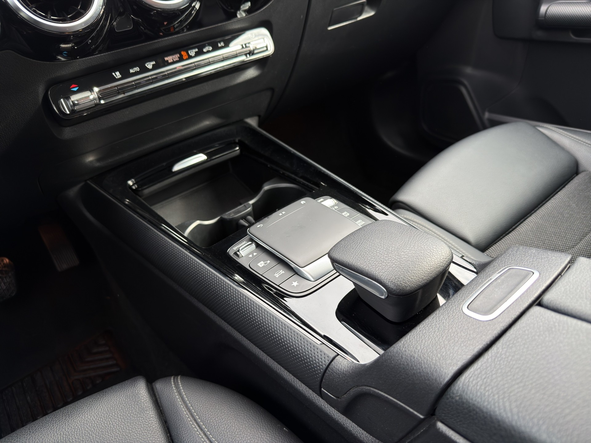 MERCEDES-BENZ B 180 SE Line 7G-DCT-image-17