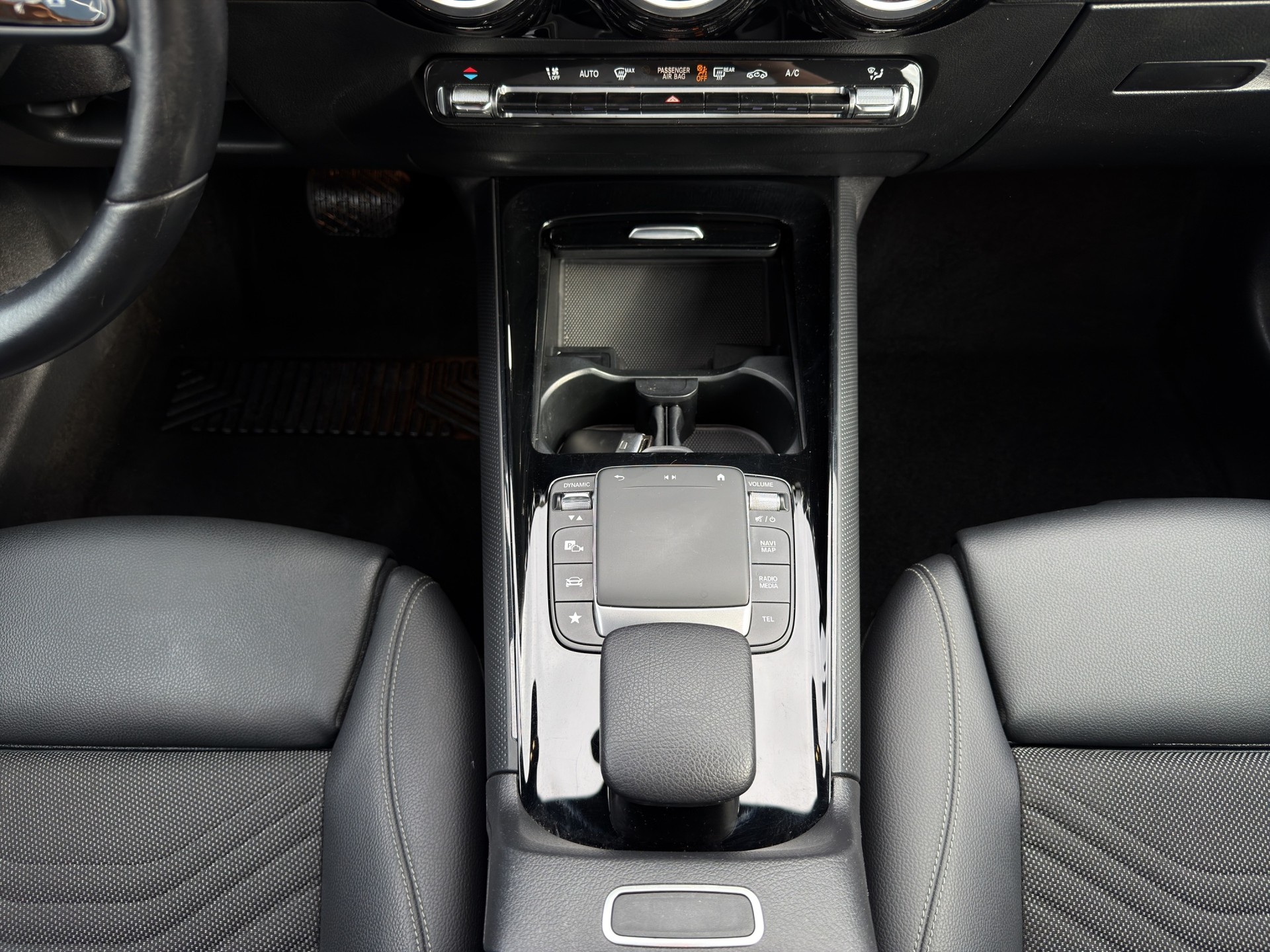 MERCEDES-BENZ B 180 SE Line 7G-DCT-image-16