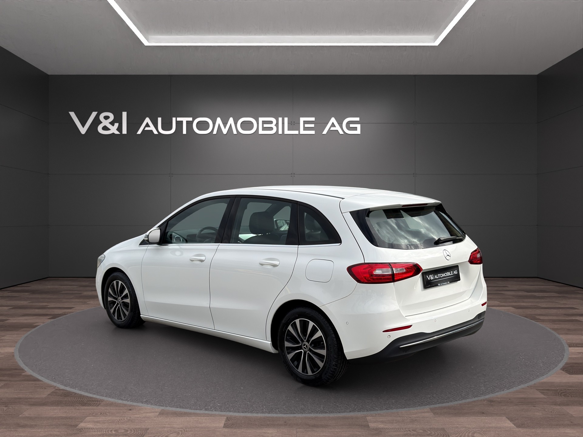 MERCEDES-BENZ B 180 SE Line 7G-DCT-image-4