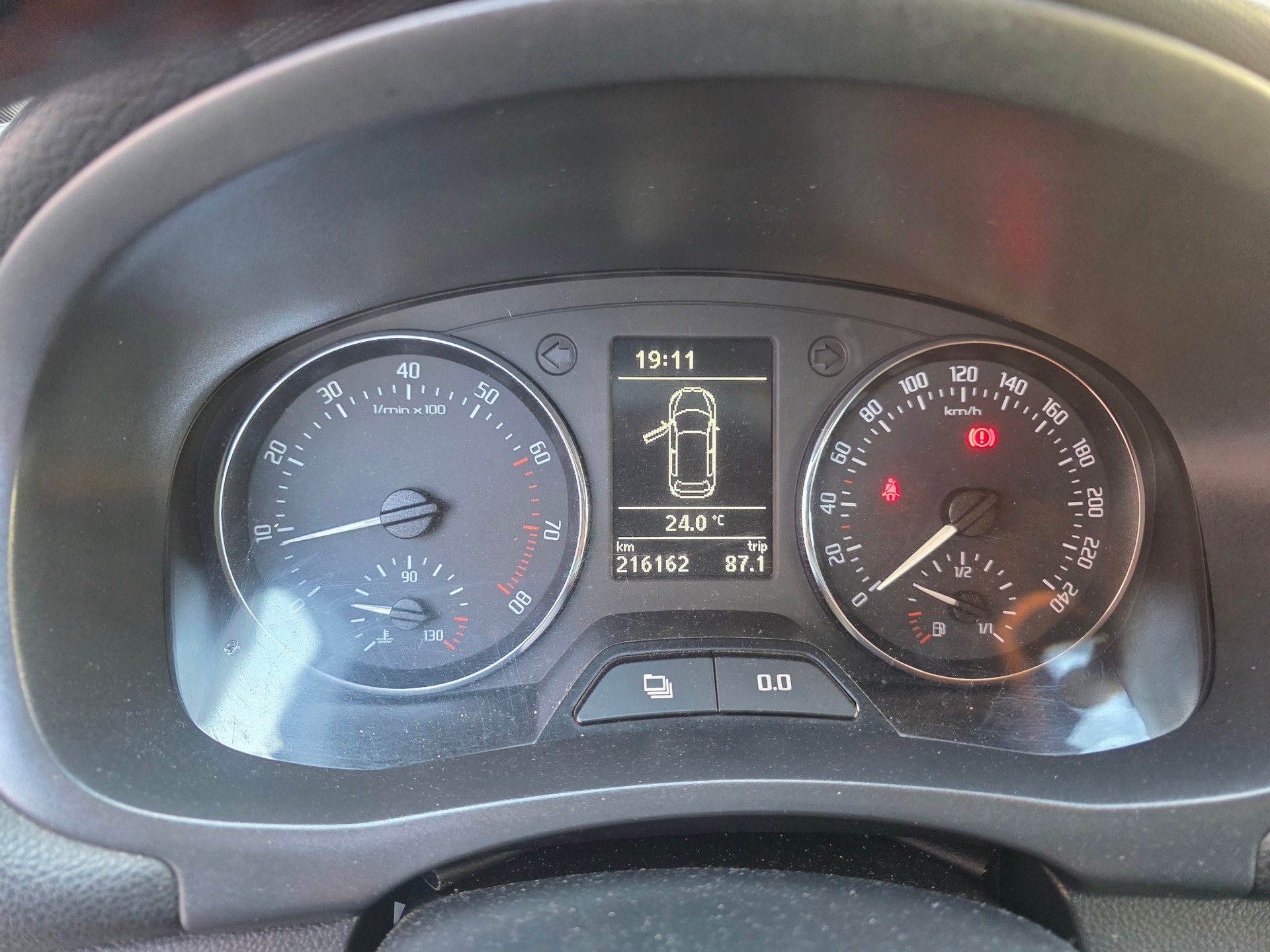 SKODA Fabia 1.2 TSI Elegance-image-12