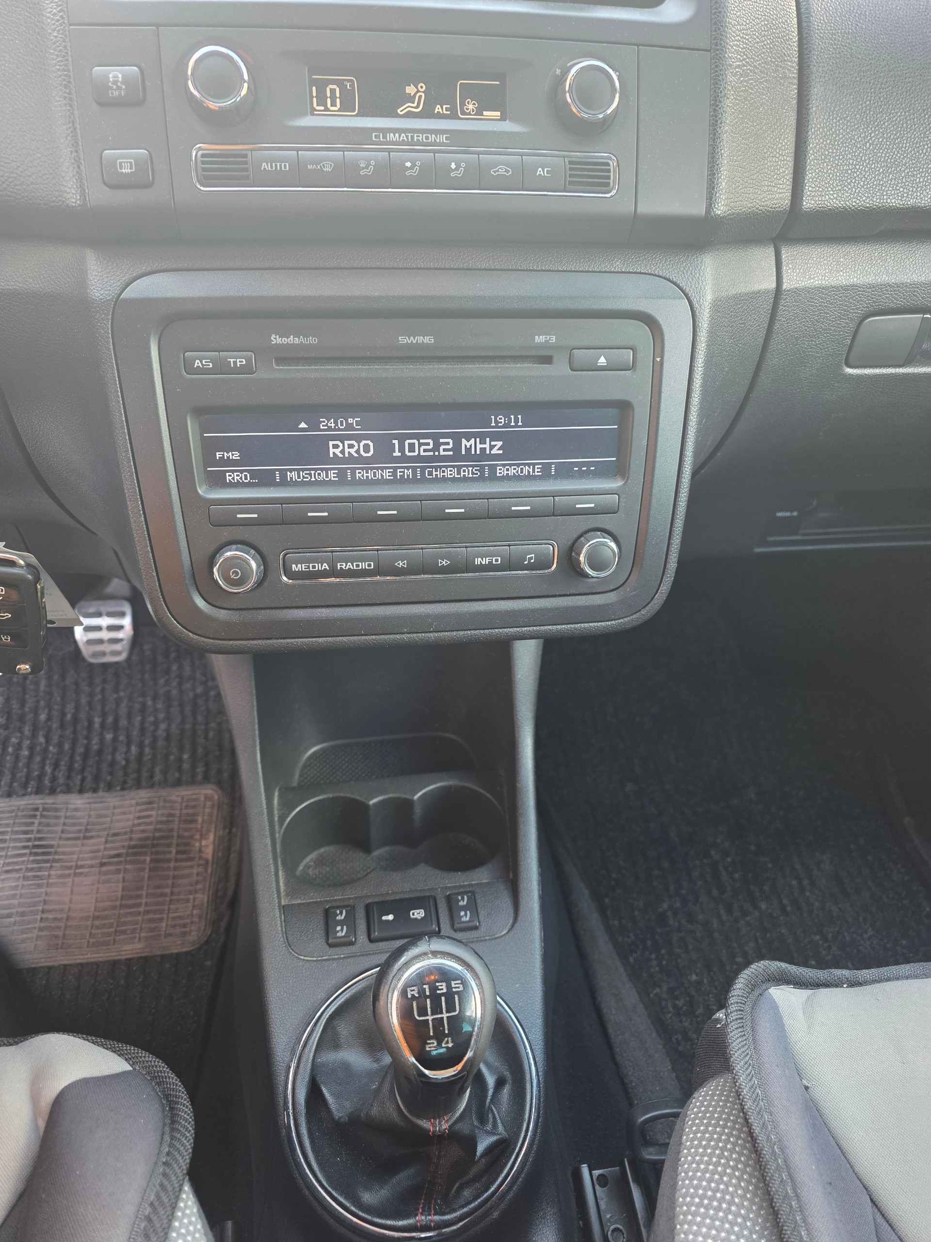 SKODA Fabia 1.2 TSI Elegance-image-13