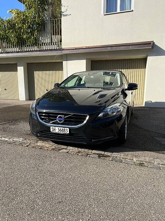 VOLVO V40-image-0