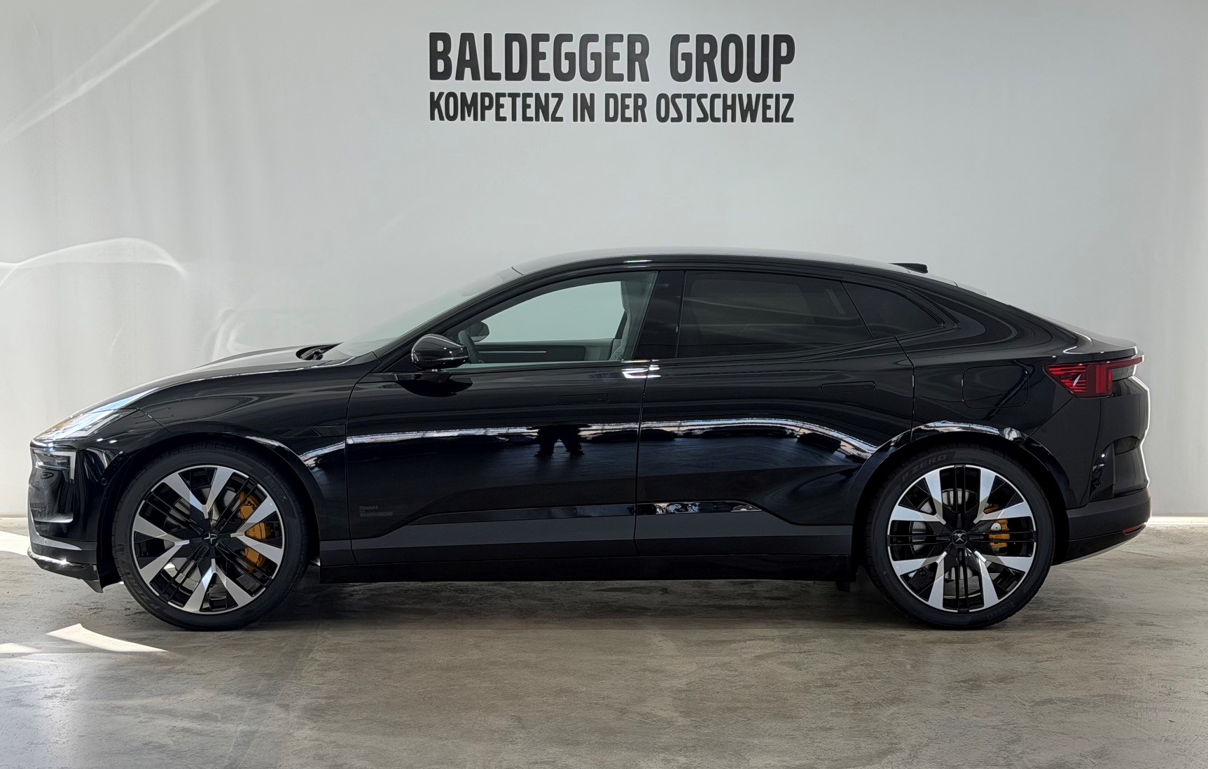 POLESTAR 4 Long Range Dual Motor Perfor-showroom-element-2