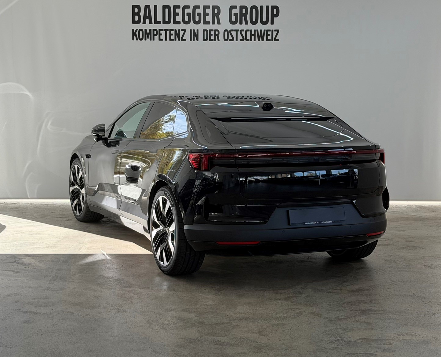 POLESTAR 4 Long Range Dual Motor Perfor-showroom-element-1