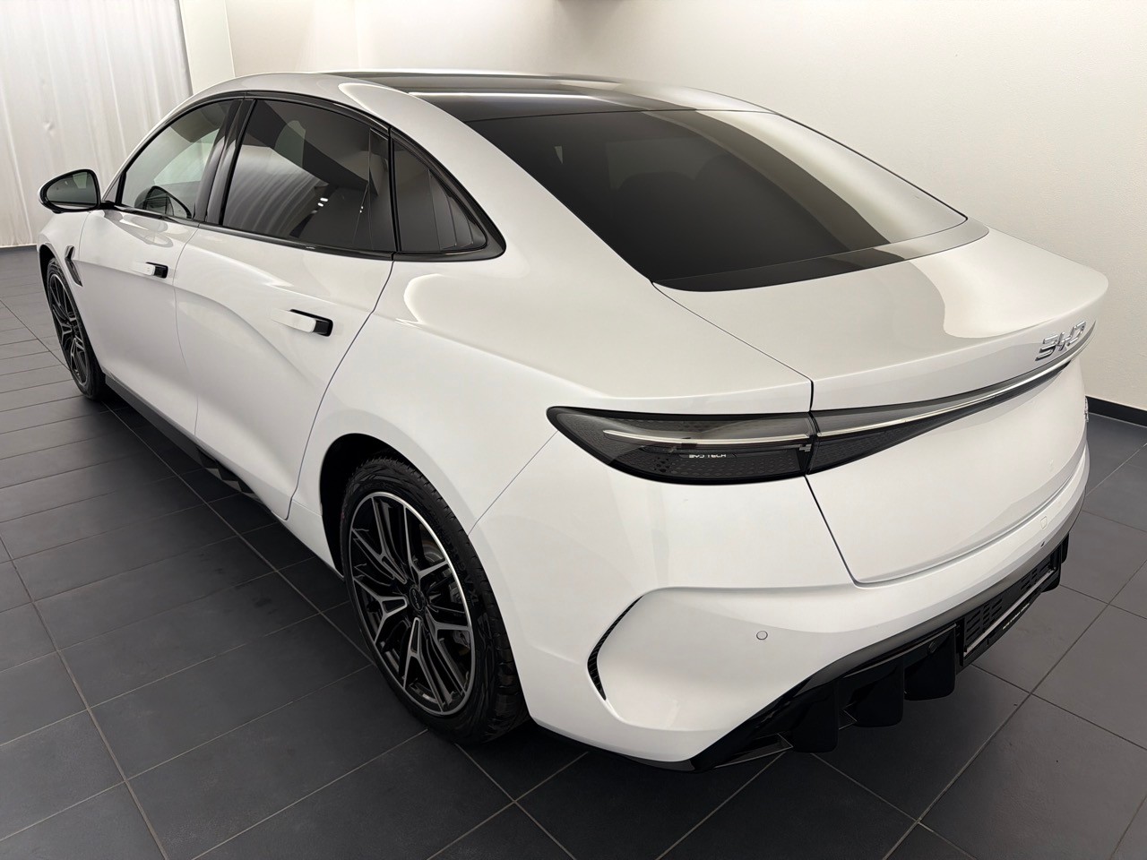 BYD Seal 82,5 kWh Excellence-showroom-element-1