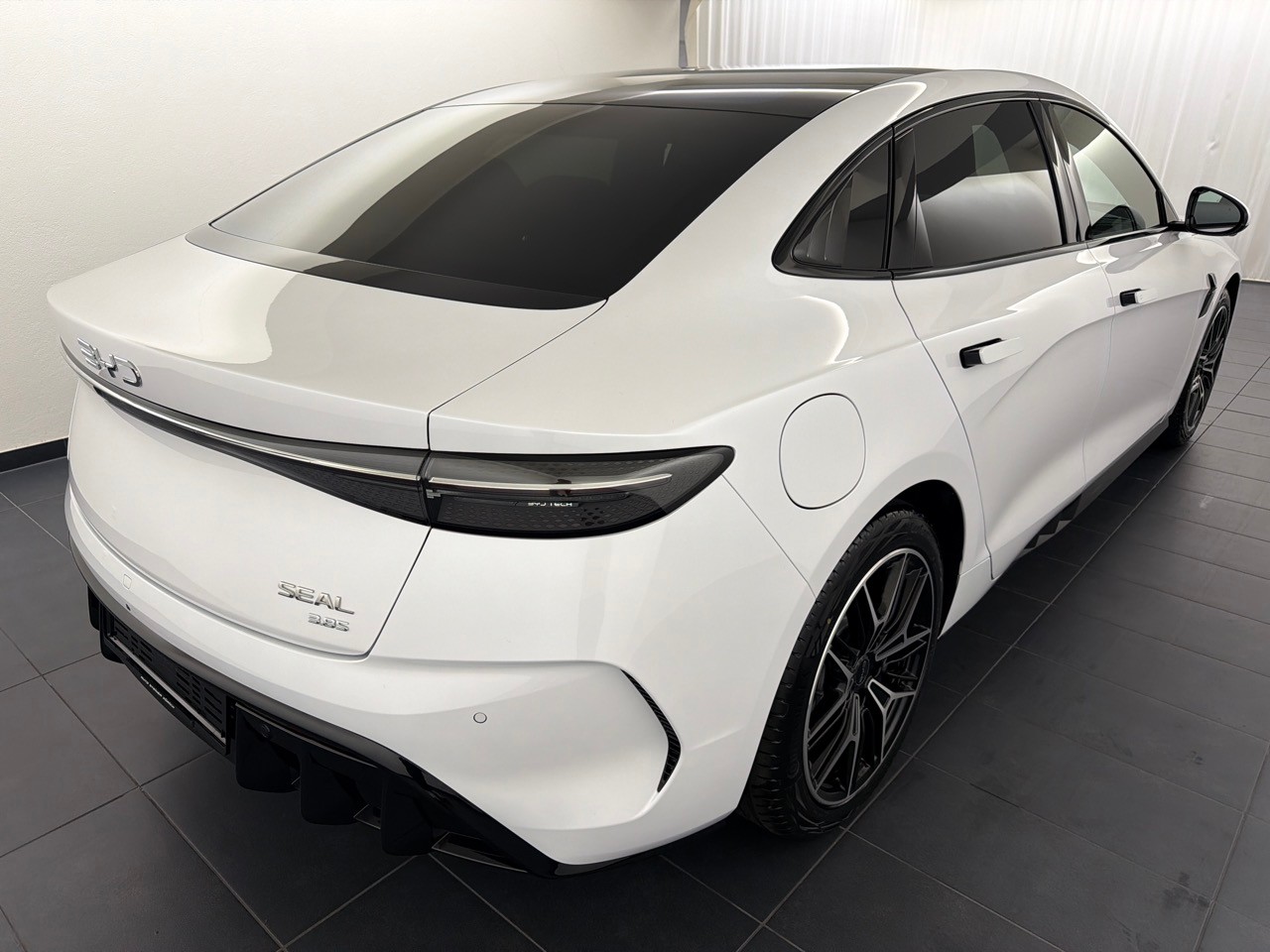 BYD Seal 82,5 kWh Excellence-showroom-element-2