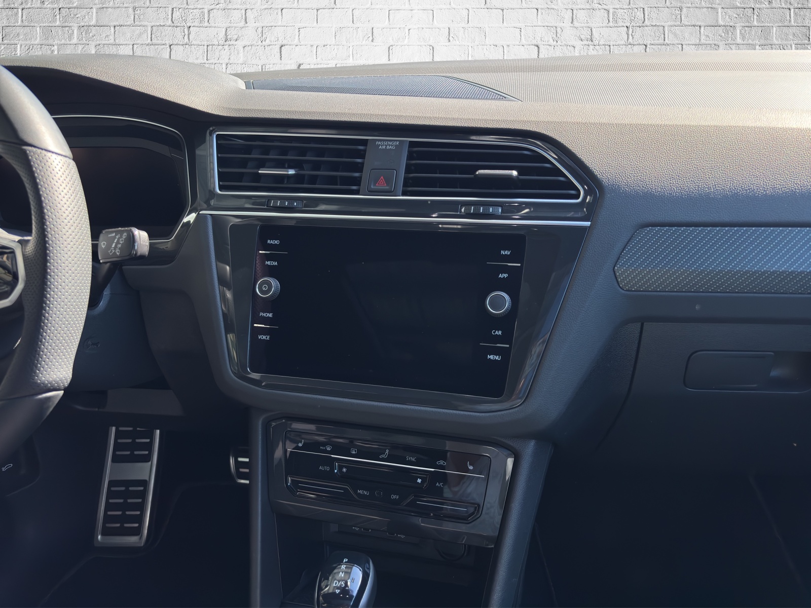 VW Tiguan 2.0TSI R-Line 4Motion DSG-image-12