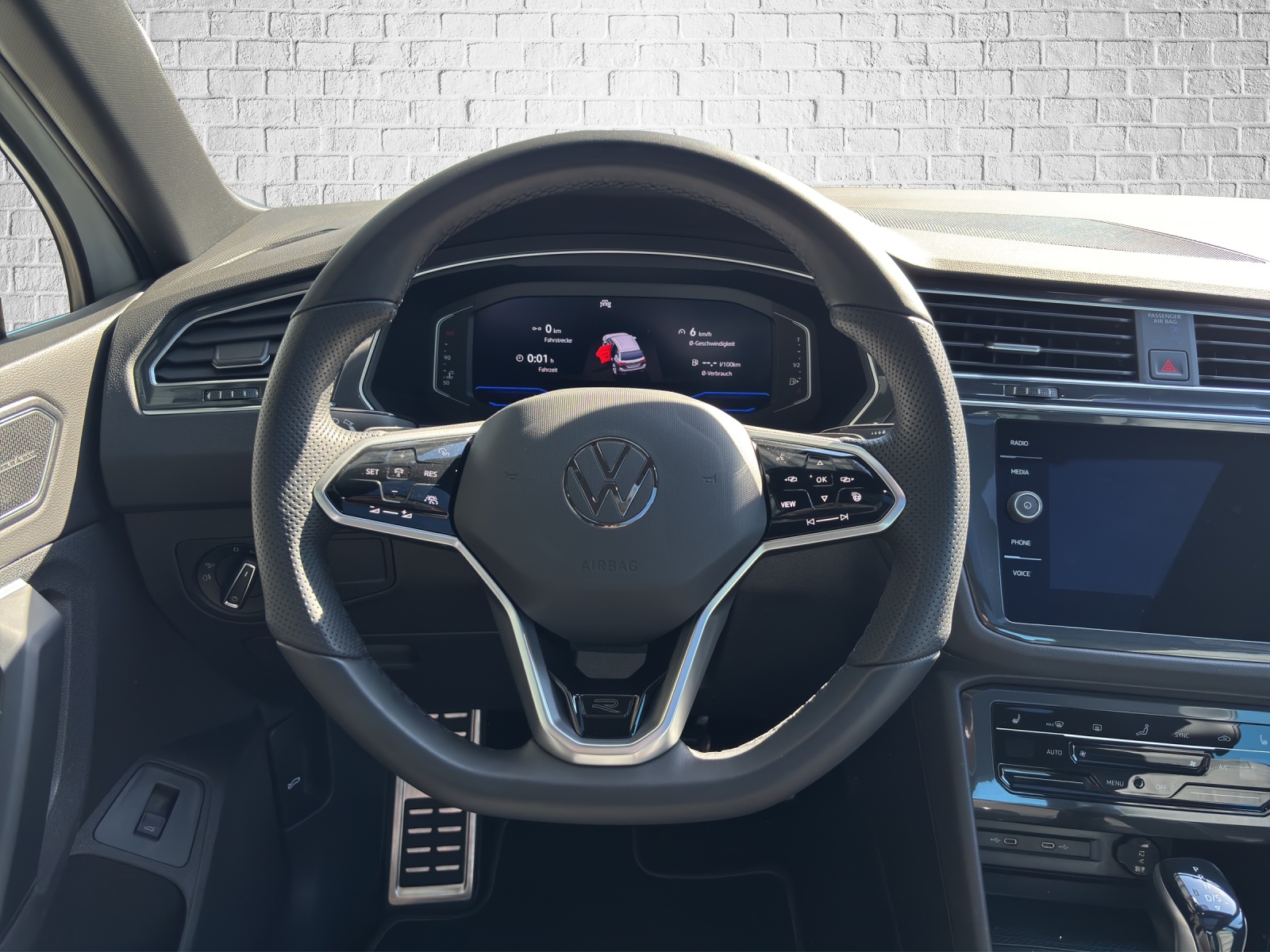 VW Tiguan 2.0TSI R-Line 4Motion DSG-image-11