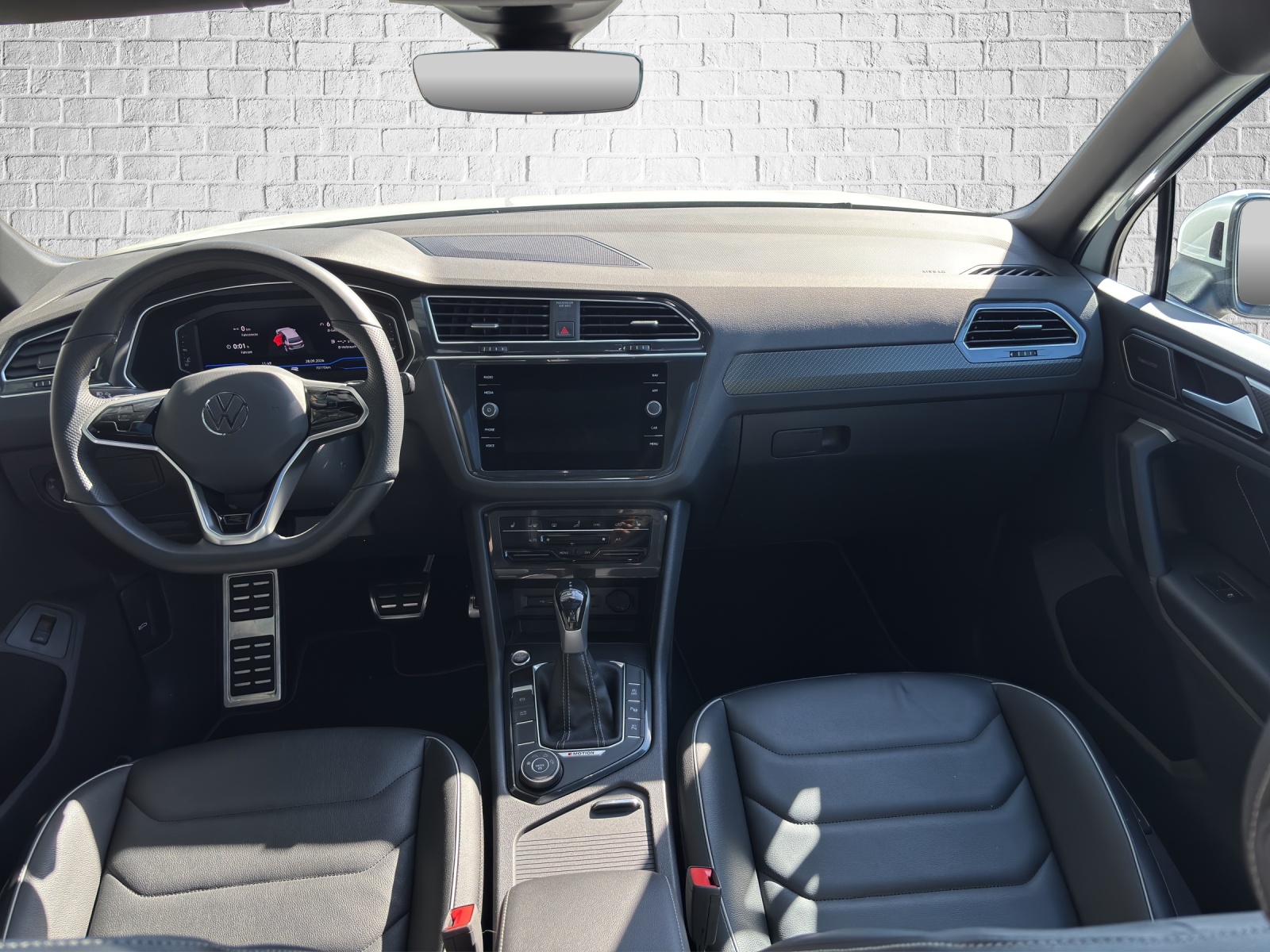 VW Tiguan 2.0TSI R-Line 4Motion DSG-image-10