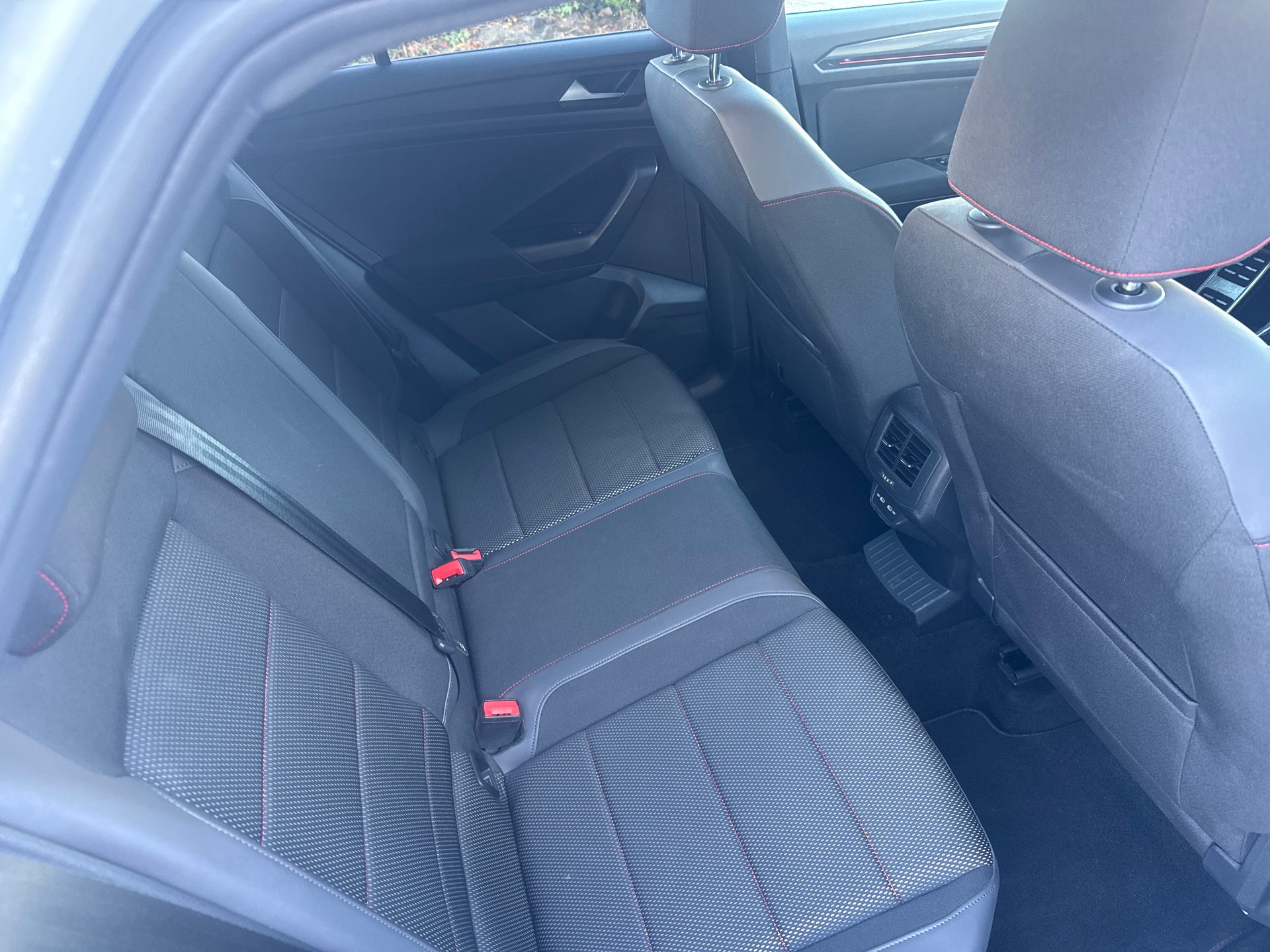 VW T-Roc 2.0 TSI Sport Selection DSG 4Motion-image-10