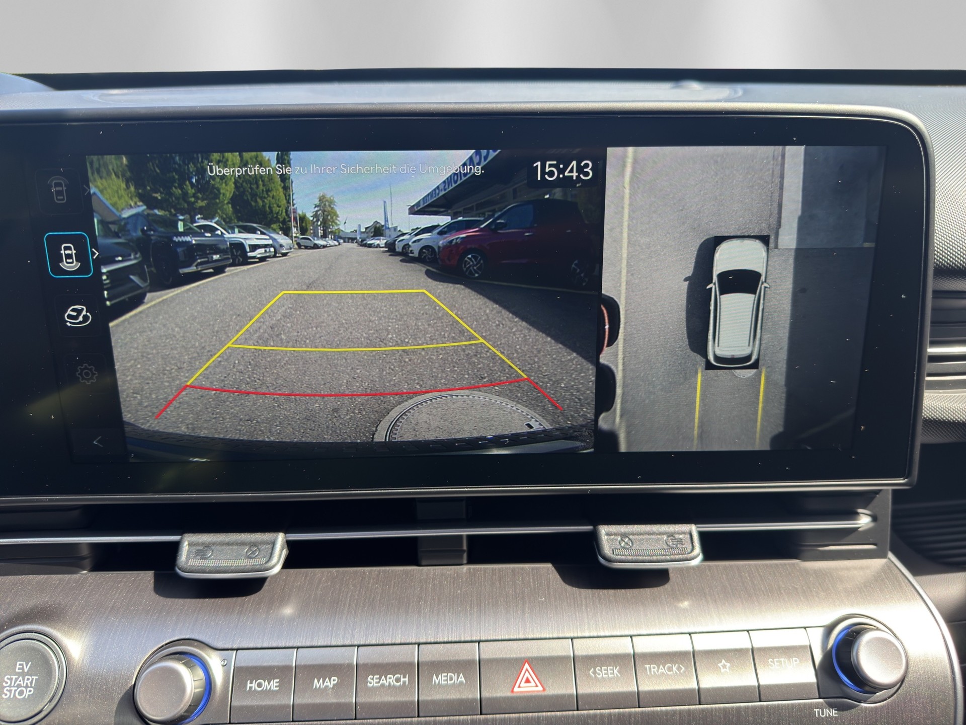 HYUNDAI Kona EV 65.4 kWh Amplia-image-15