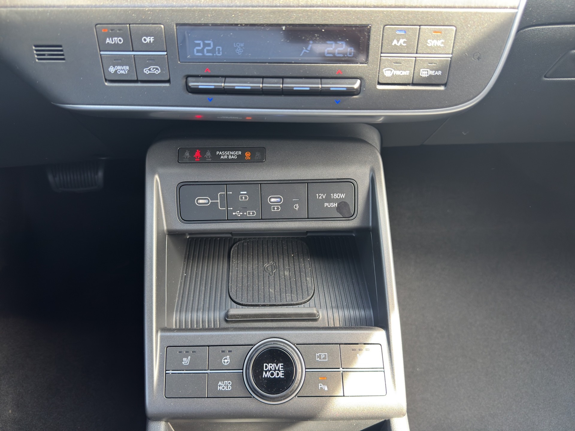 HYUNDAI Kona EV 65.4 kWh Amplia-image-17
