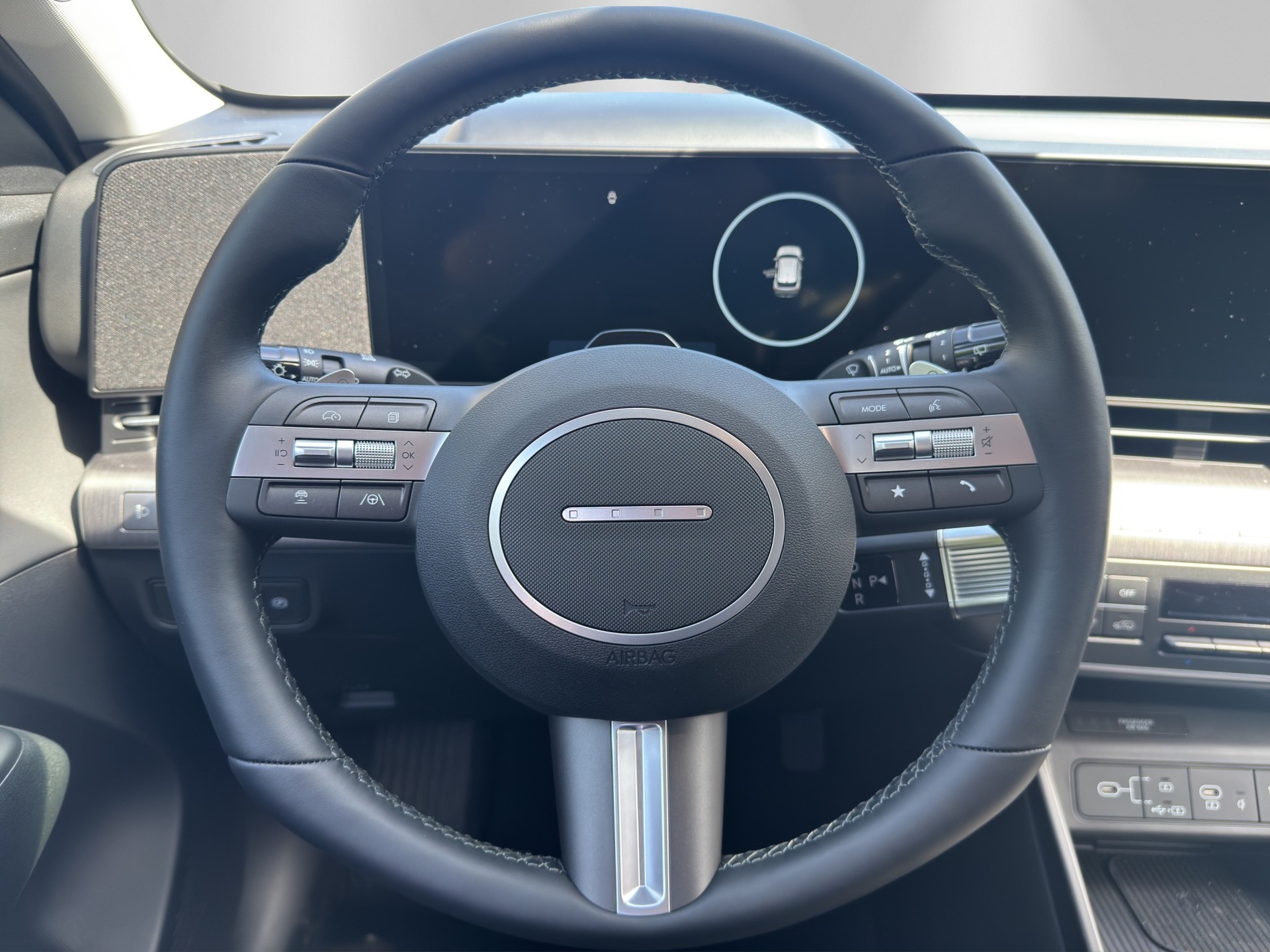 HYUNDAI Kona EV 65.4 kWh Amplia-image-13