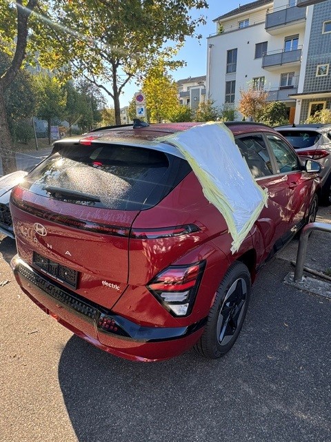 HYUNDAI Kona EV 65.4 kWh Amplia-image-3