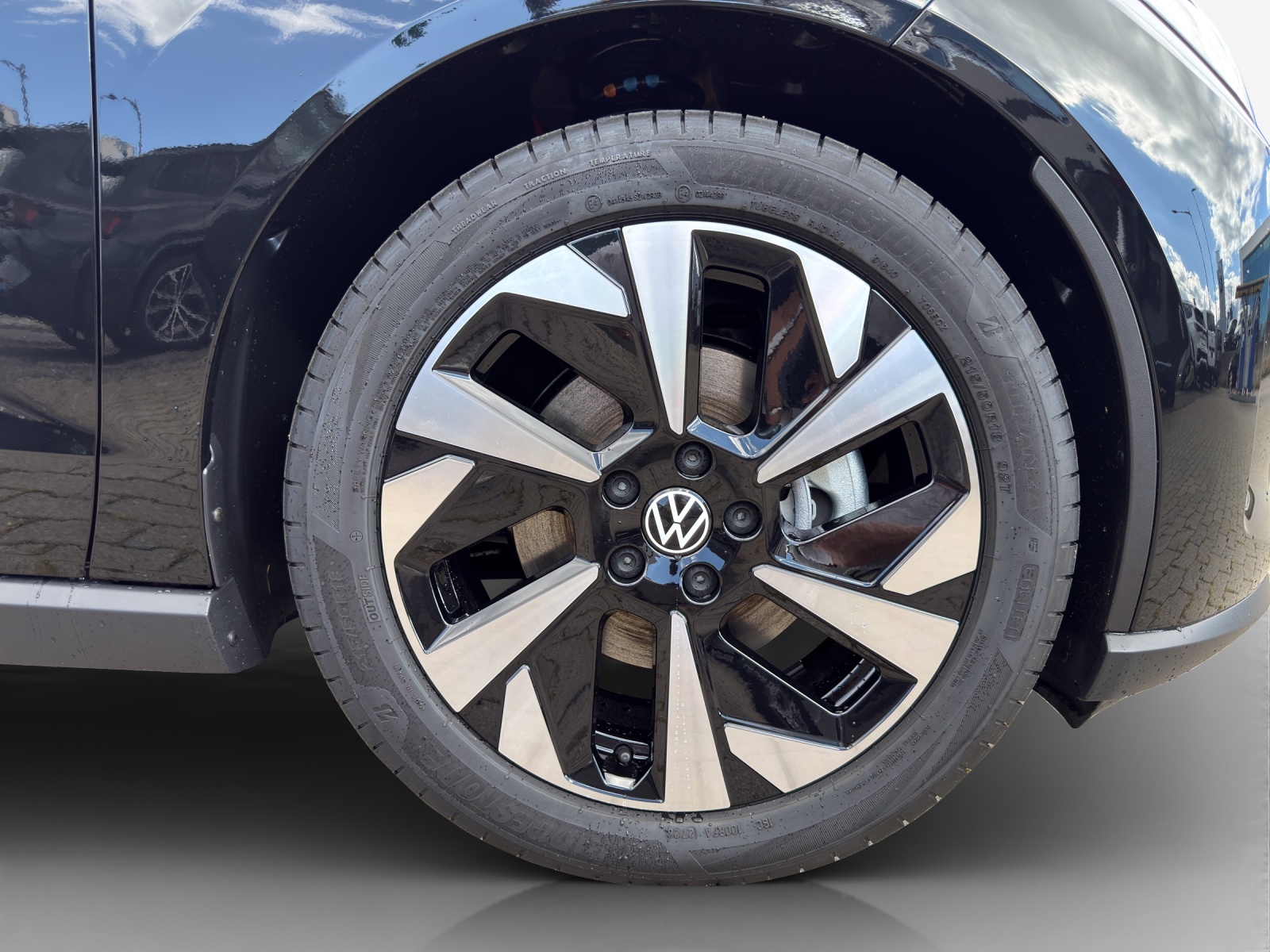 VW ID.Polo 52 kWh Life Edition One-image-13