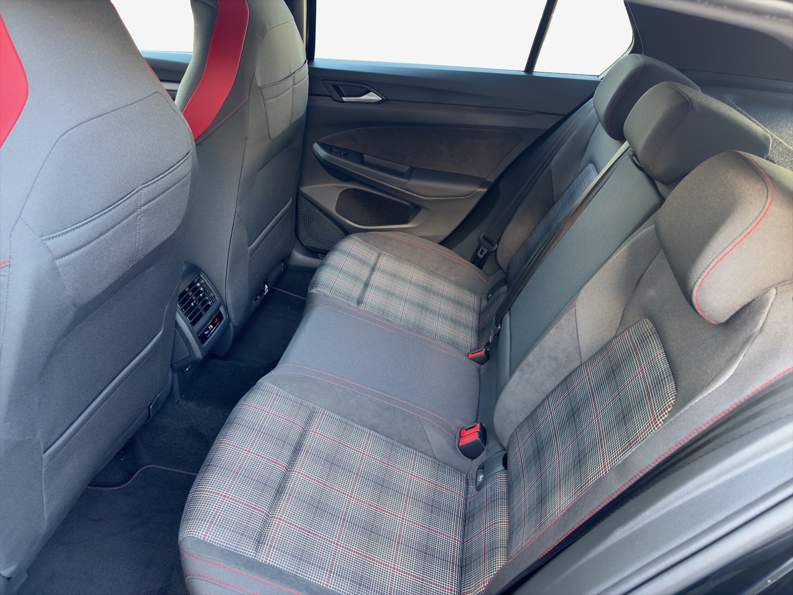 VW Golf 2.0 TSI GTI DSG-image-11