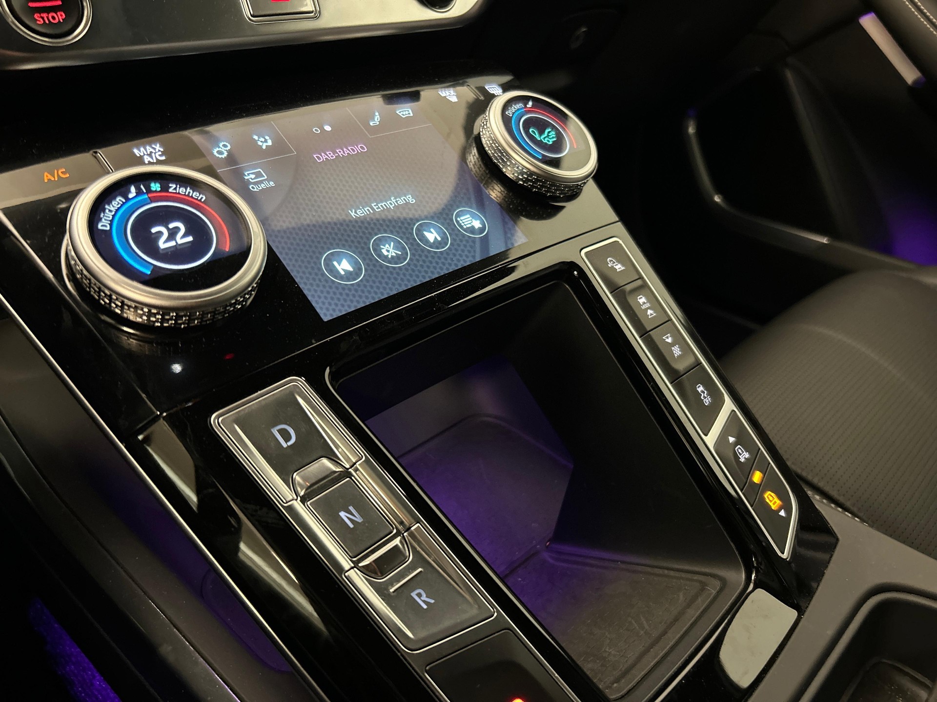 JAGUAR I-Pace EV400 HSE AWD-image-15