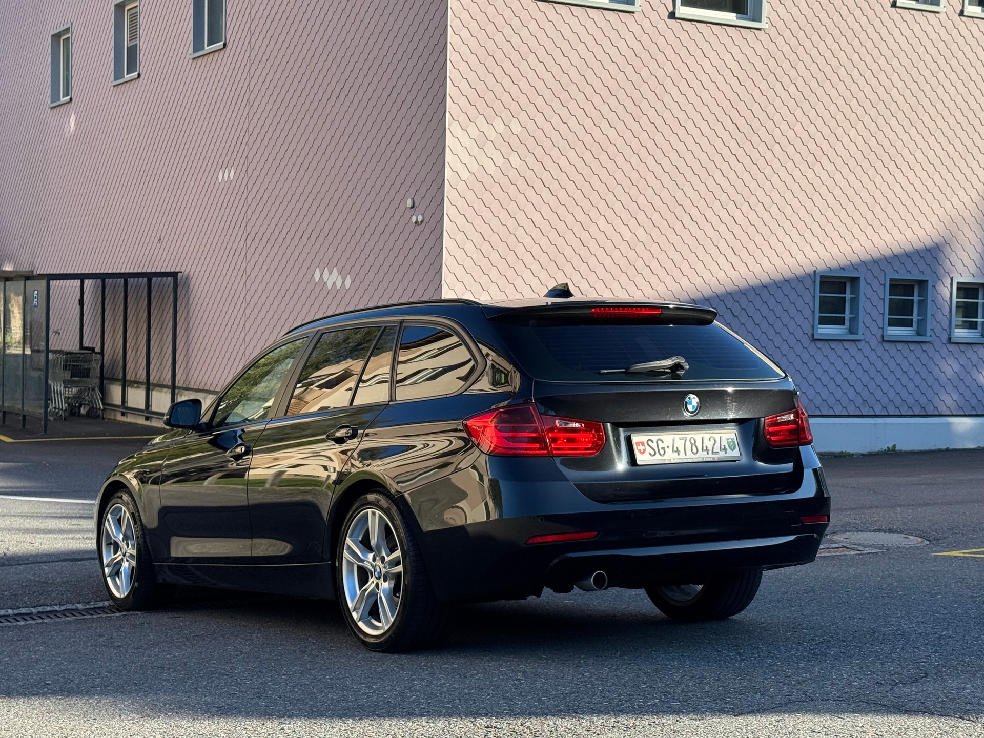BMW 318d Touring Luxury Line Steptronic-image-8