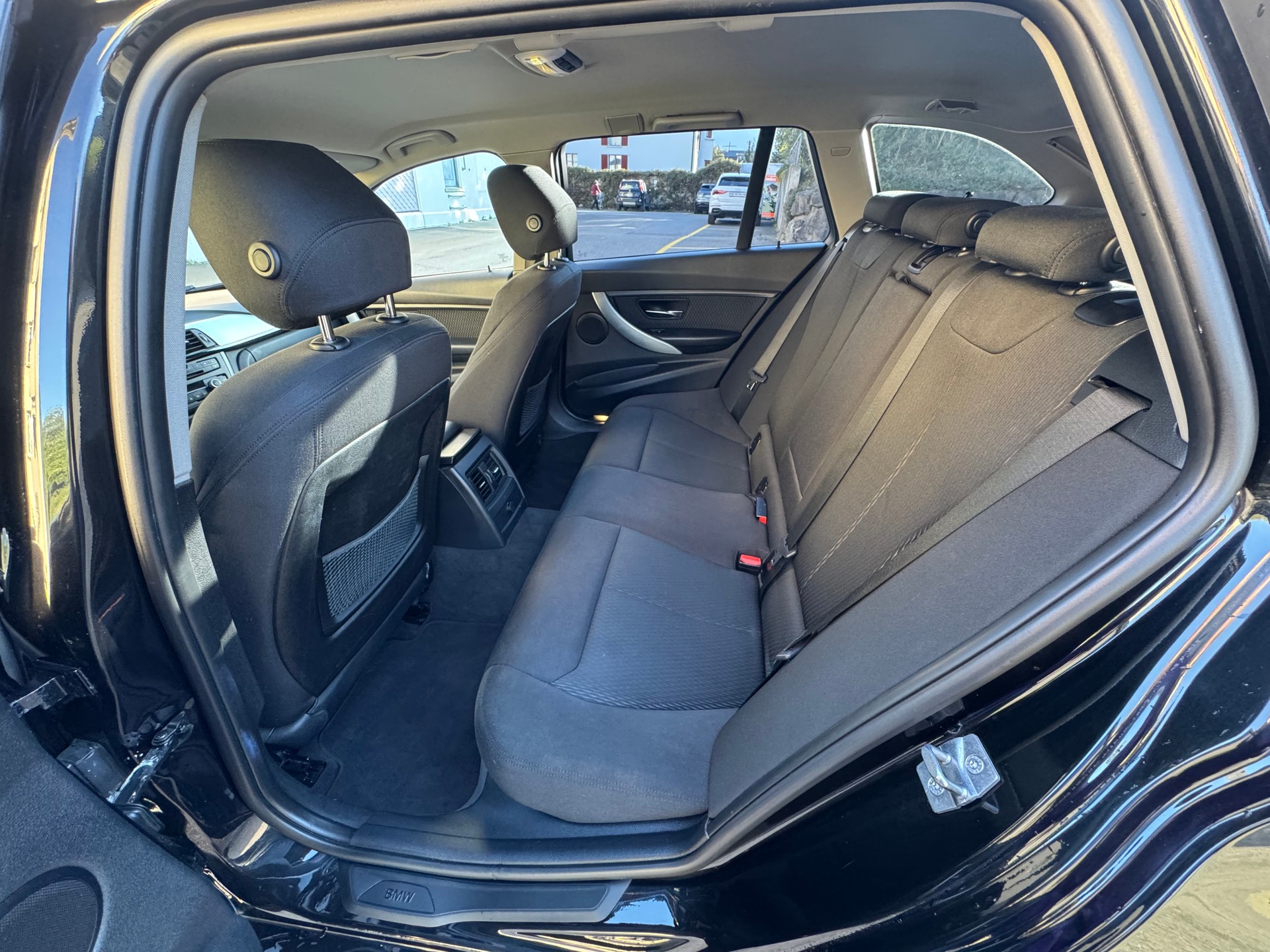BMW 318d Touring Luxury Line Steptronic-image-4