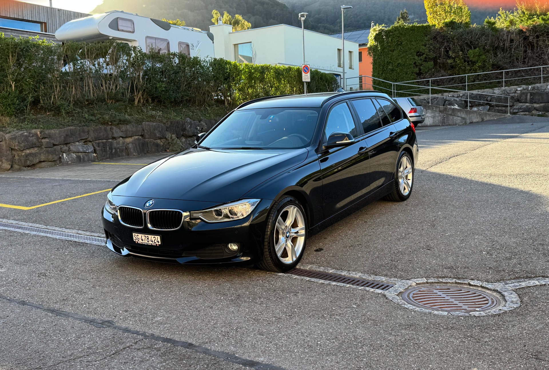 BMW 318d Touring Luxury Line Steptronic-image-0