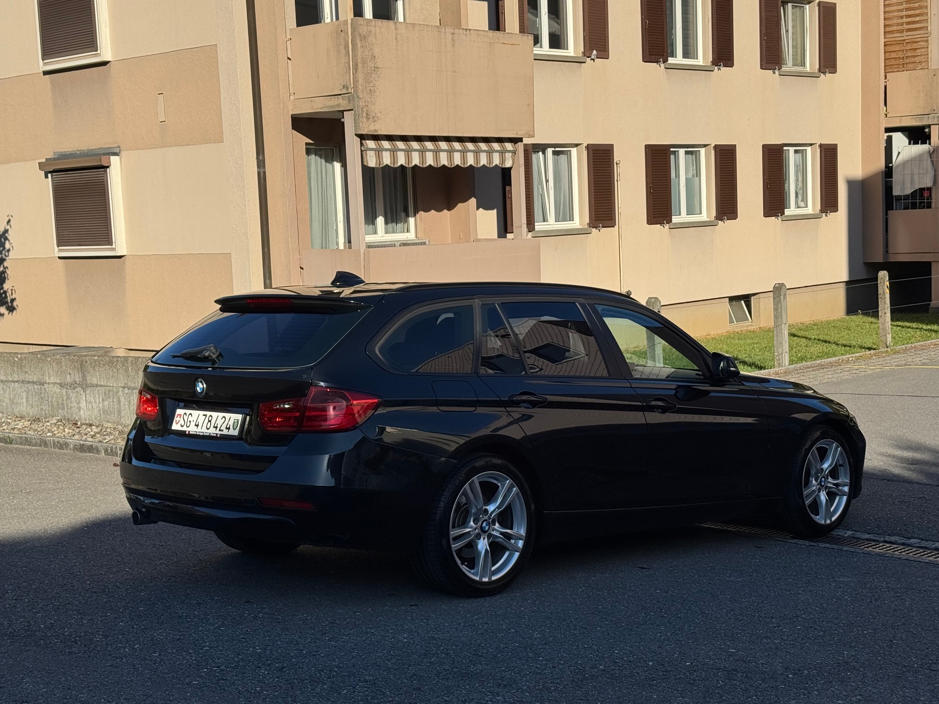BMW 318d Touring Luxury Line Steptronic-image-6