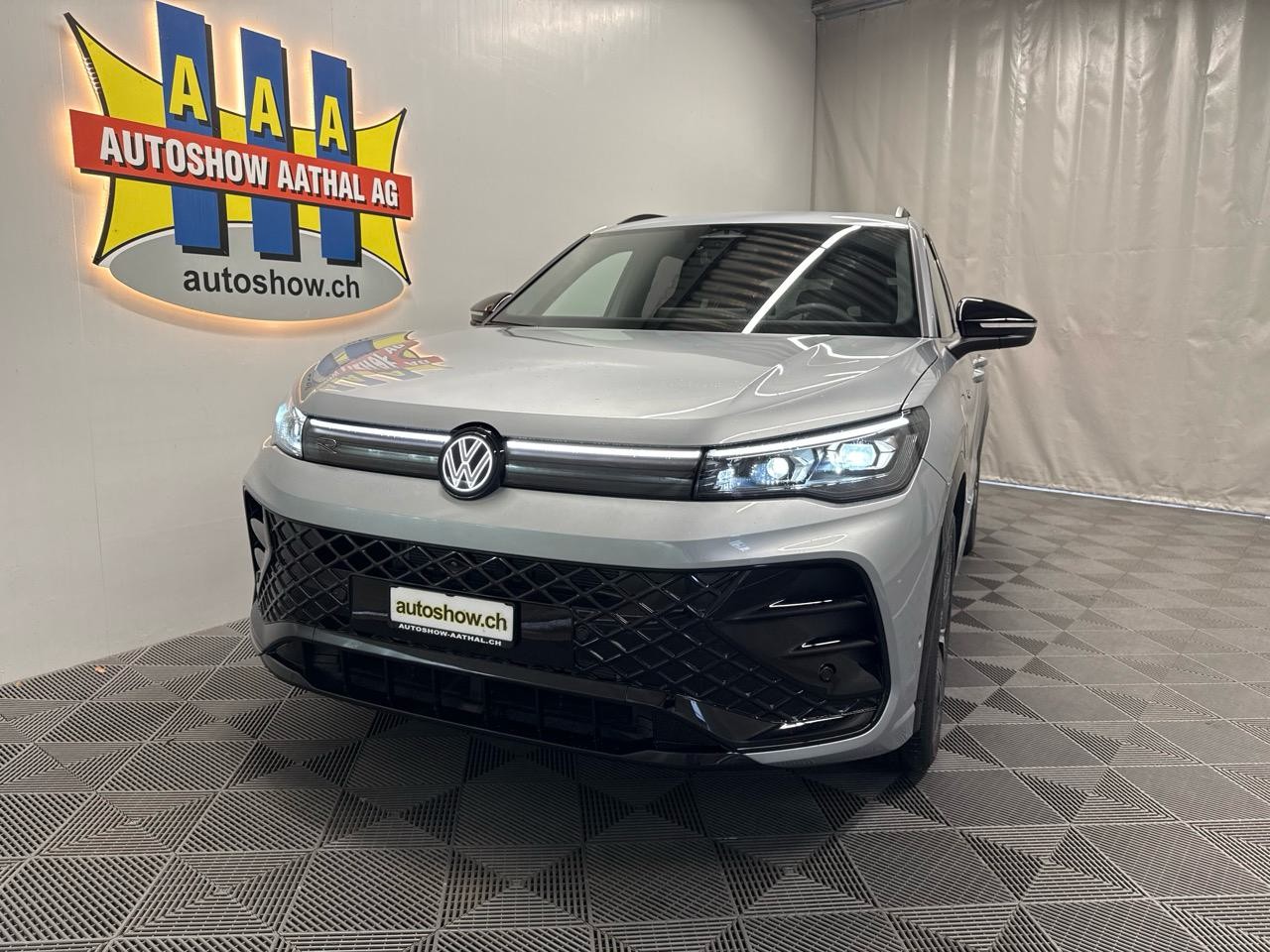 VW Tiguan 1.5 TSI PHEV R-Line Black Style-image-14